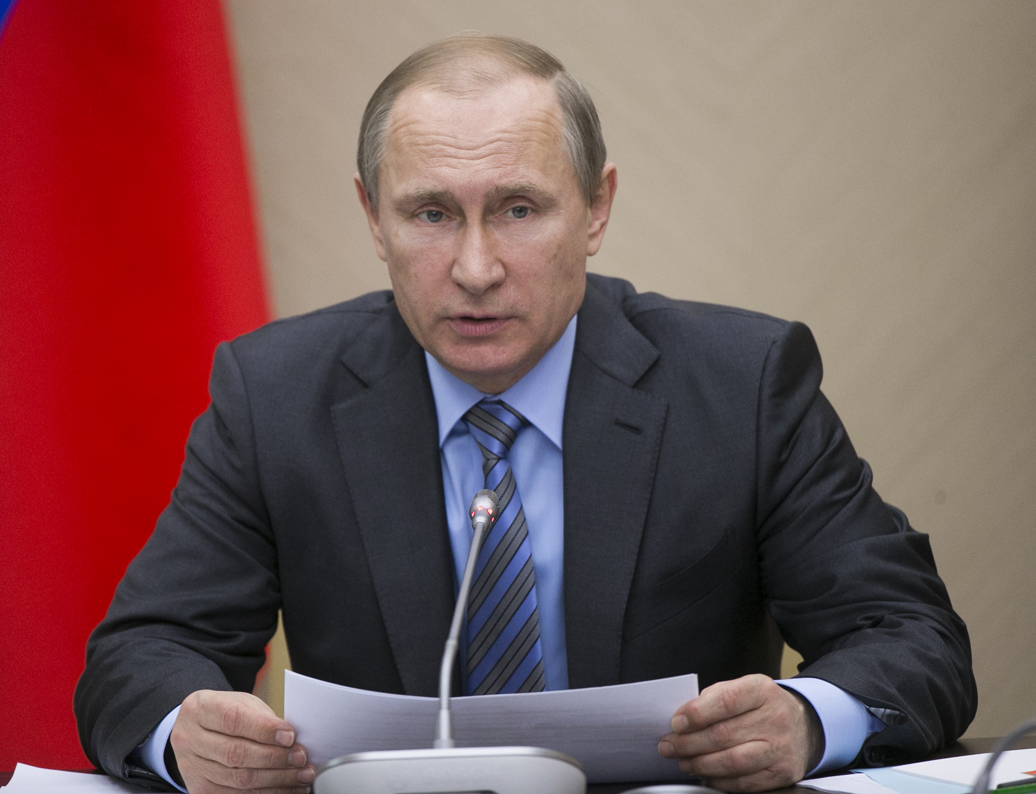 Russian President Vladimir Putin attends his weekly meeting with members of Govenment at Novo-Ogaryovo State Residence in Moscow on March 30, 2016.