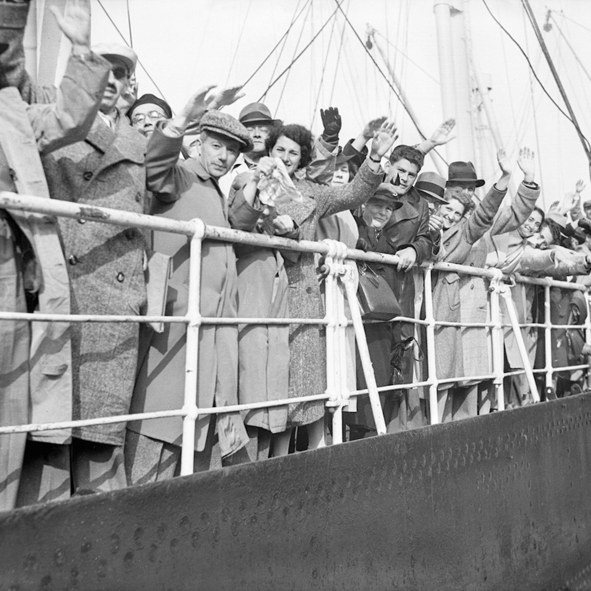 Detachment of wandering refugees arrives in Britain - 29-June-1939