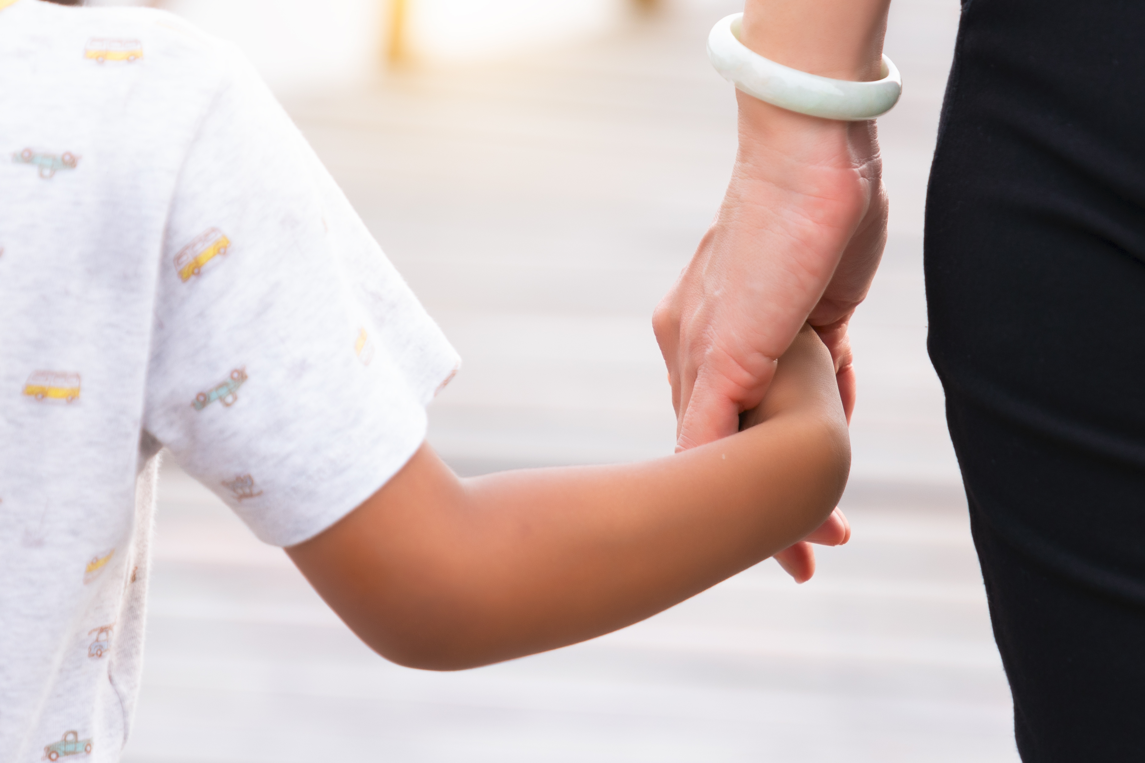 holding-hands-social-support
