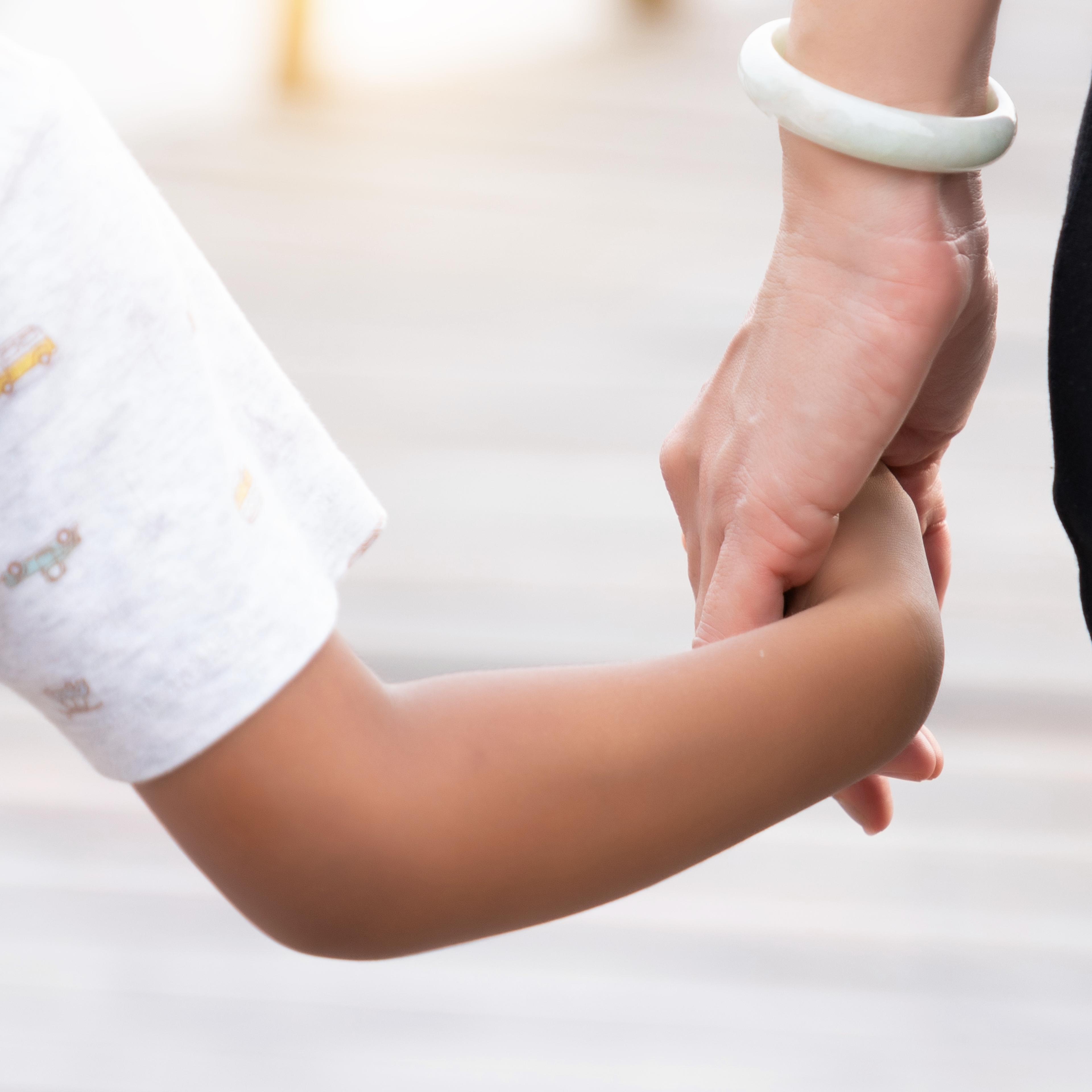 holding-hands-social-support