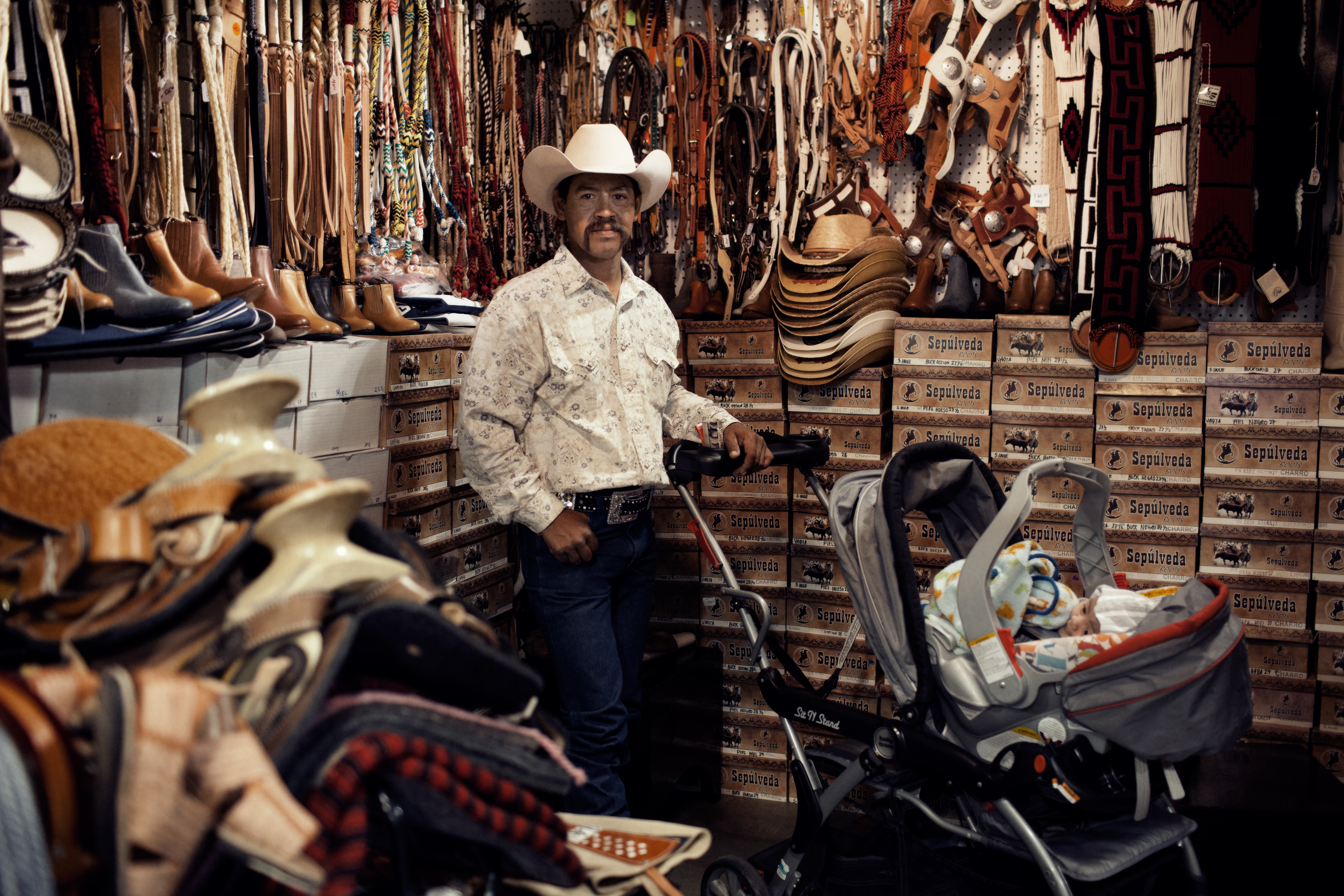 La Gran Plaza - Fernando and Junior Davilla
