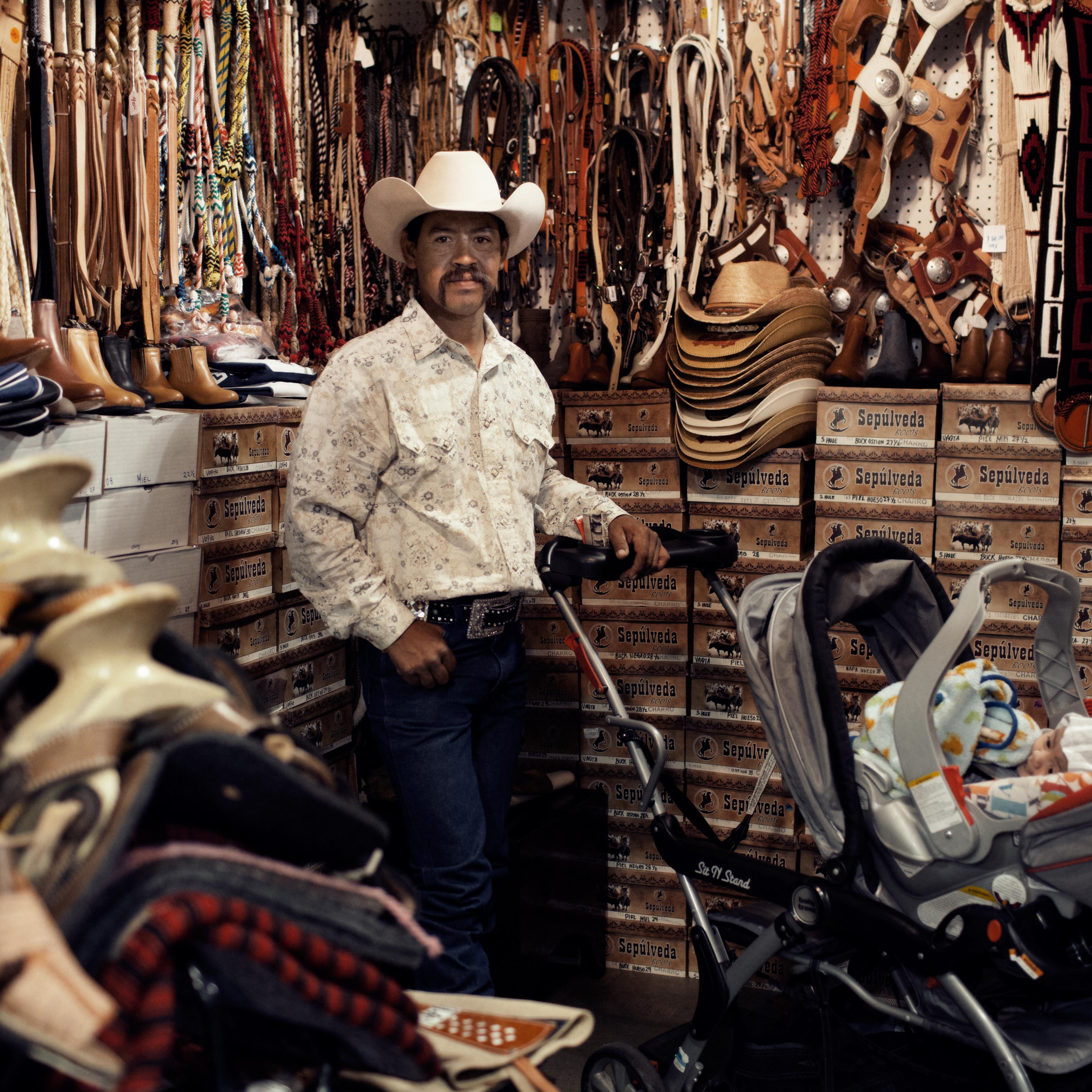 La Gran Plaza - Fernando and Junior Davilla
