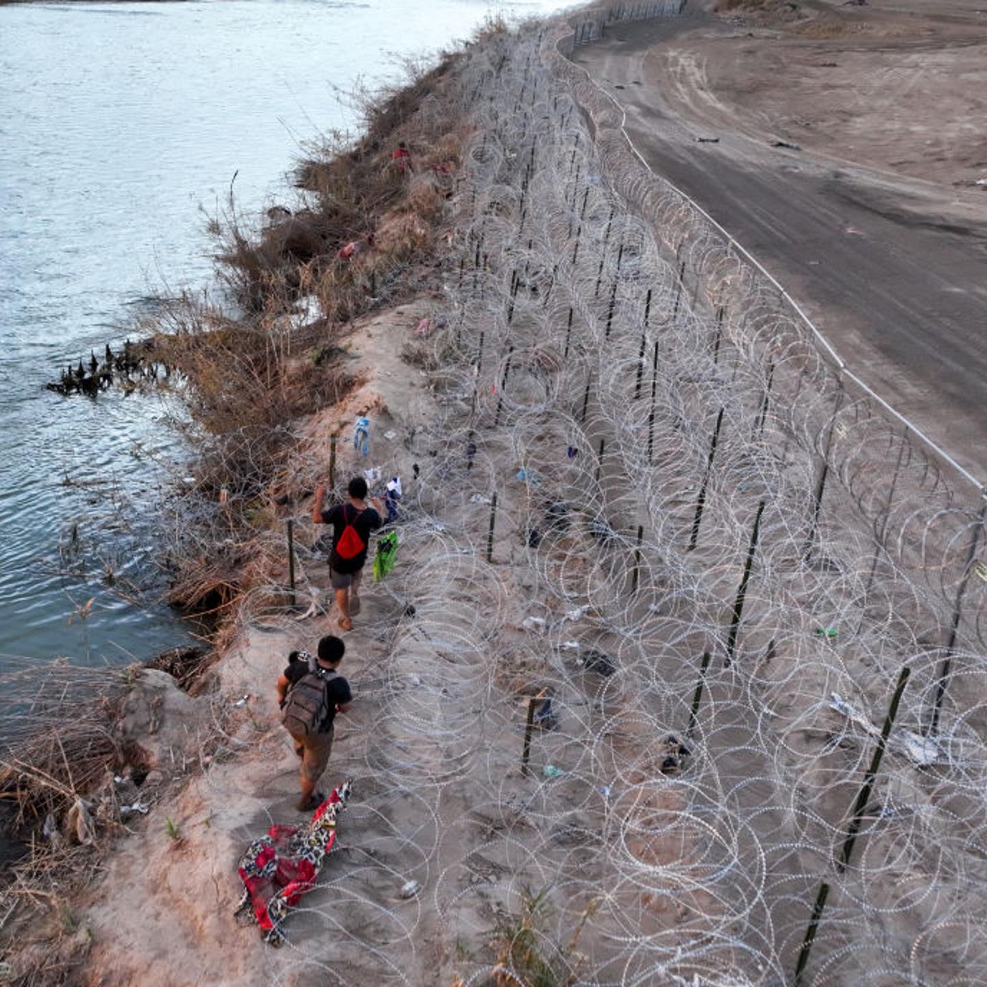 Migrant crisis continues at border between United States and Mexico