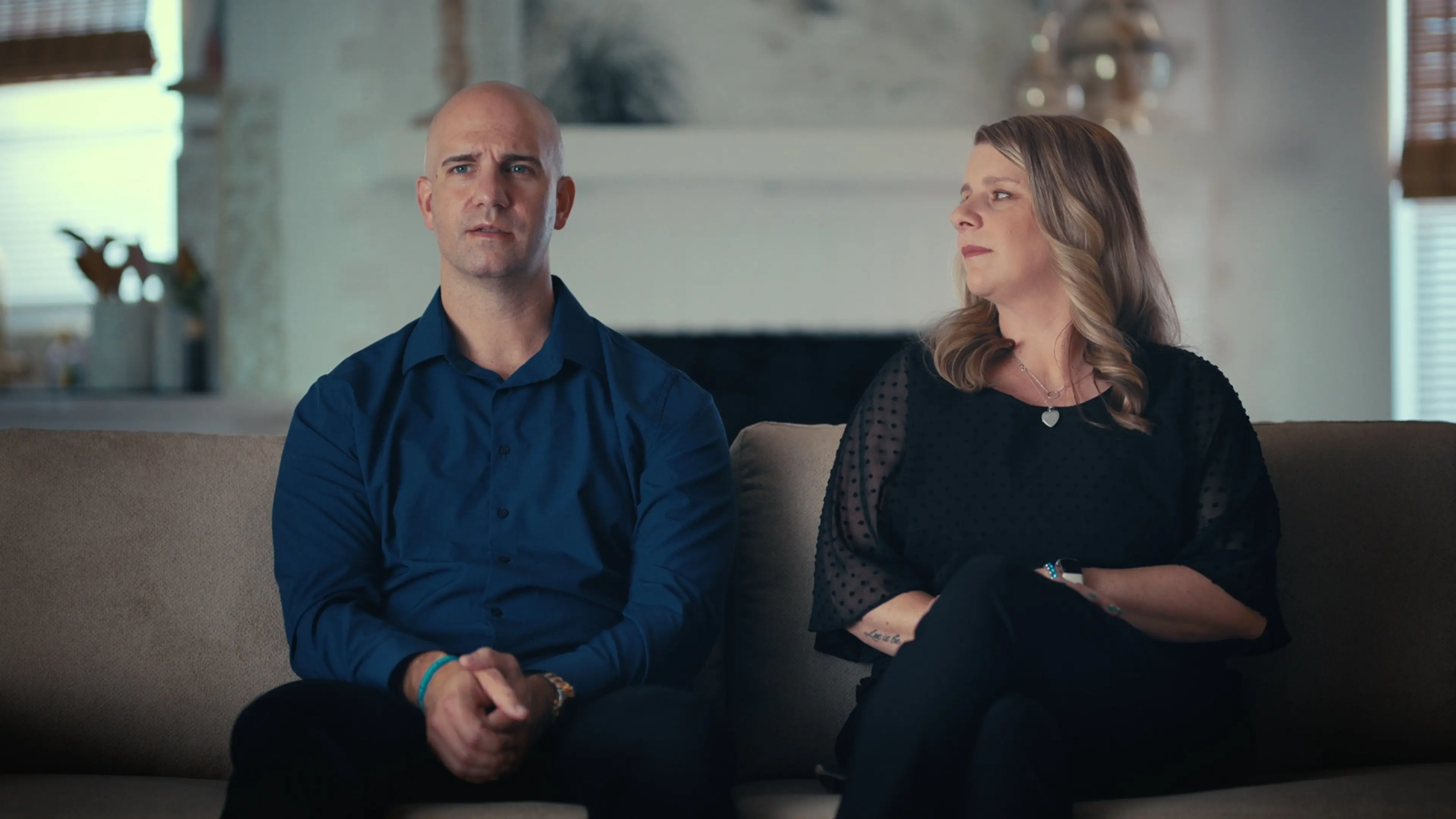 American Murder: Gabby Petito. (L to R) Jim Schmidt and Nichole Schmidt in American Murder: Gabby Petito. Cr. Courtesy of Netflix © 2025