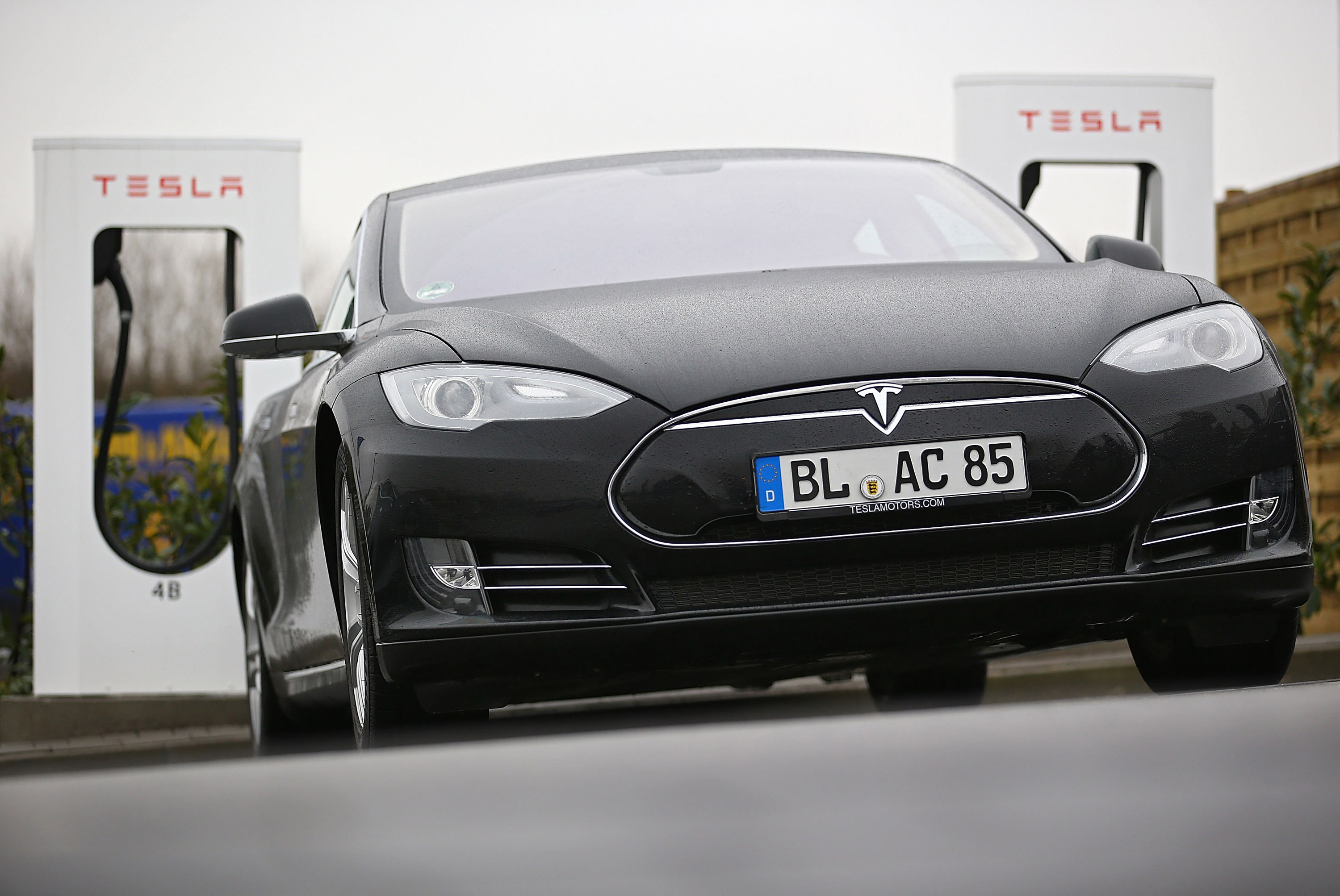 Tesla Launches Supercharger Stations On German Highway