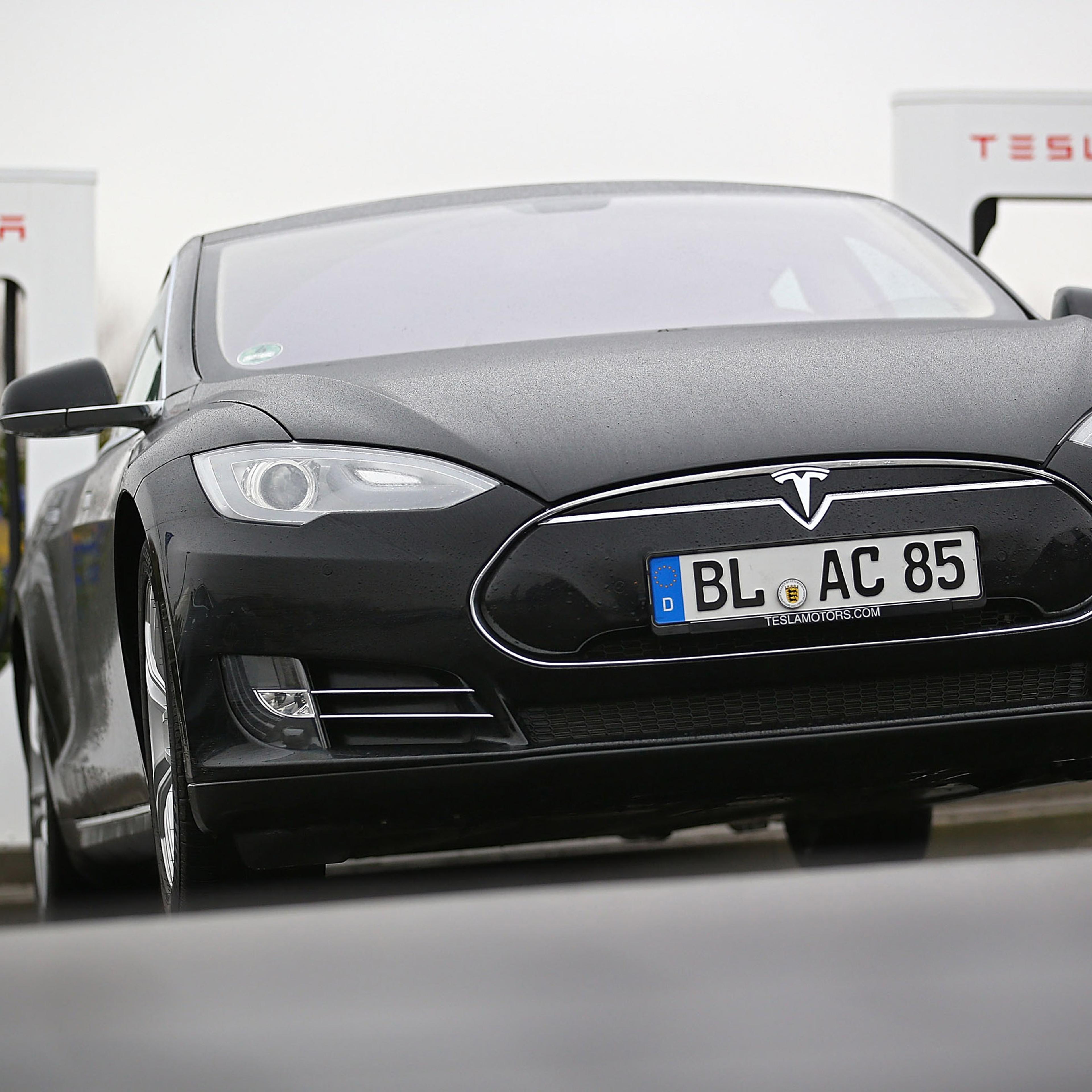 Tesla Launches Supercharger Stations On German Highway