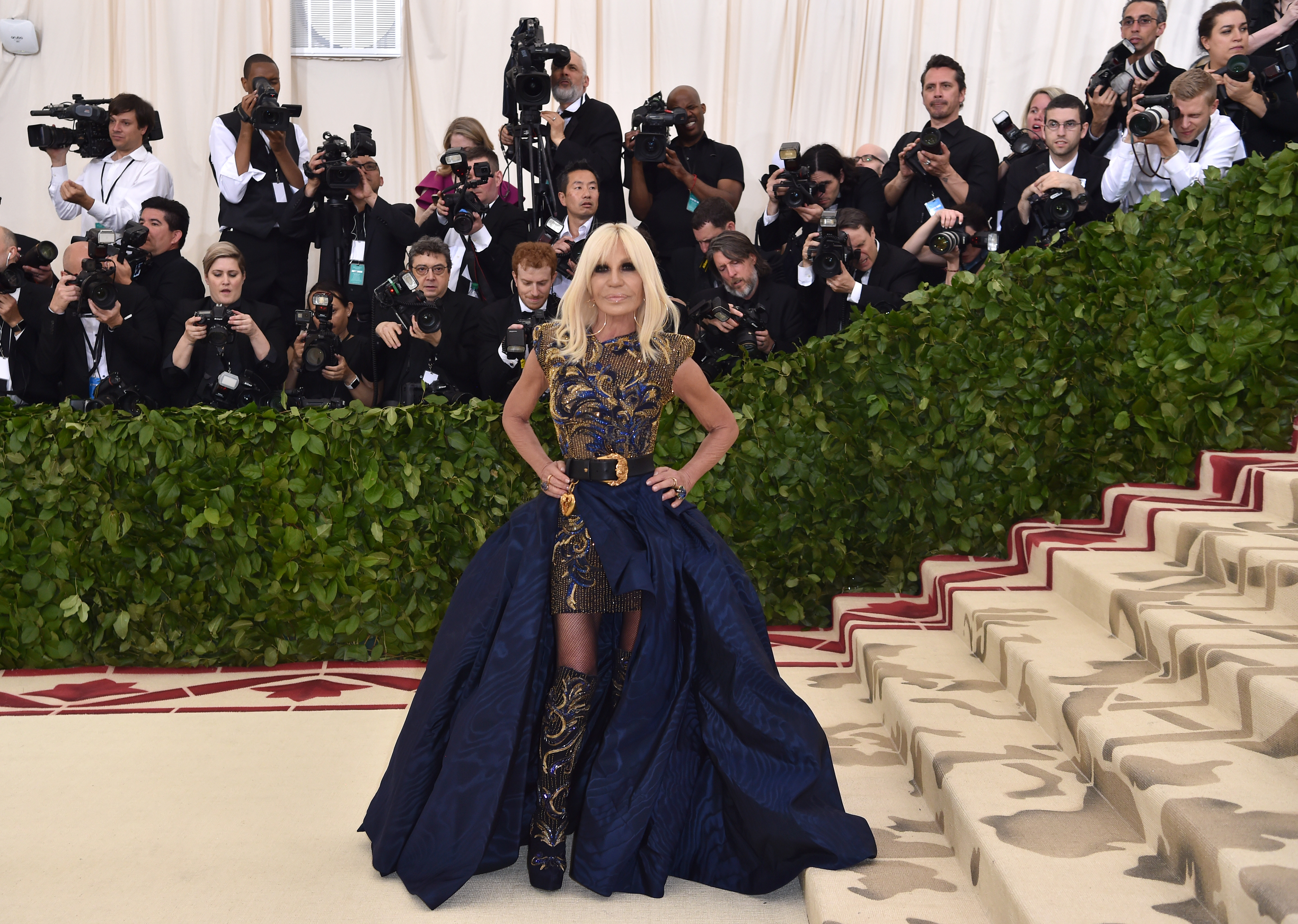 versace evening dresses 2019 Fashion Versace Night Dress Versace Evening Dresses 2019 On Sale