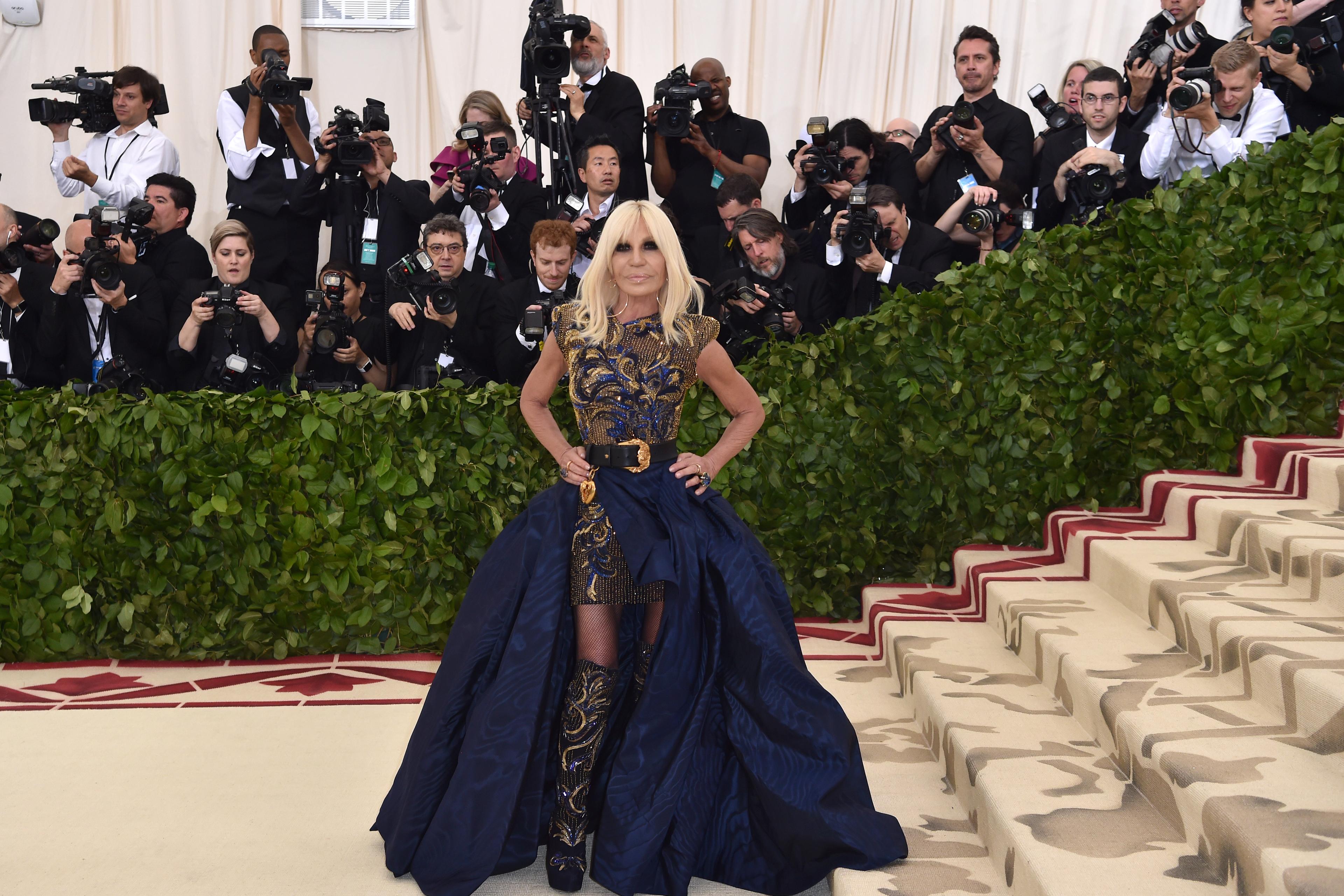 versace evening dresses 2019 Fashion Versace Night Dress Versace Evening Dresses 2019 On Sale