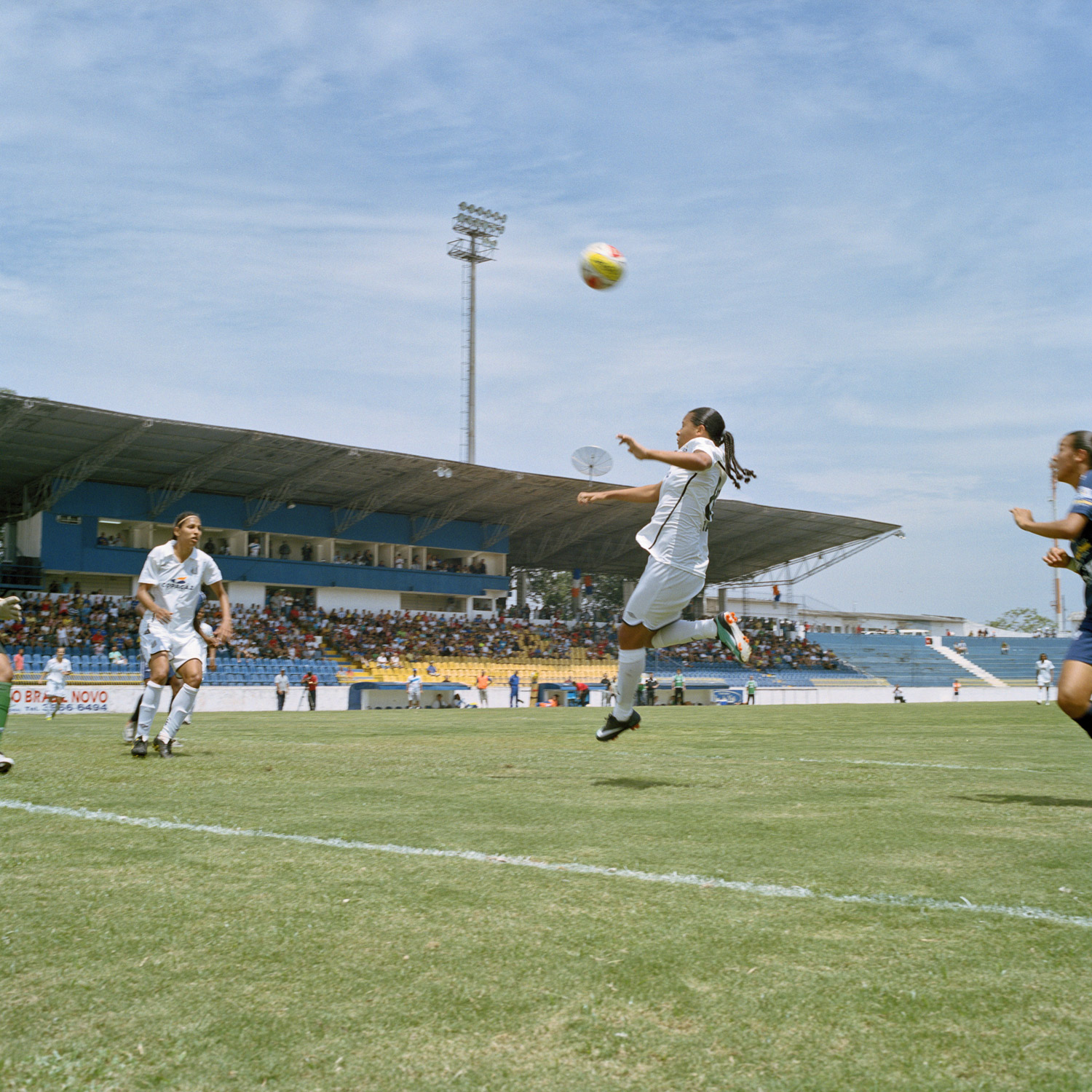 Santos player, Fran, heads the ball towards the opposing team's goal during a Campeonato Paulista de Futebol Feminino tournament match in São José dos Campos, Brazil. (November 20, 2010)