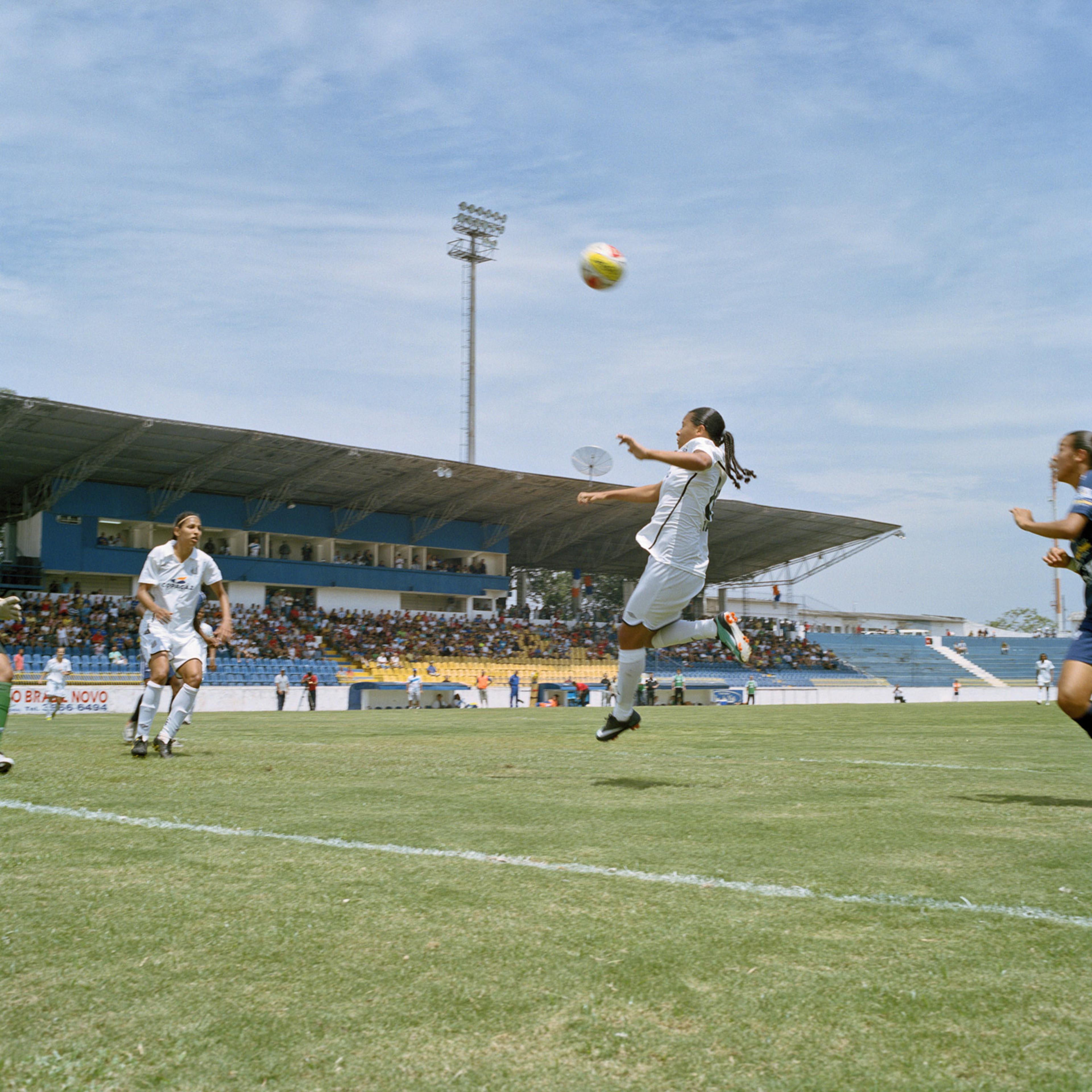 Santos player, Fran, heads the ball towards the opposing team's goal during a Campeonato Paulista de Futebol Feminino tournament match in São José dos Campos, Brazil. (November 20, 2010)