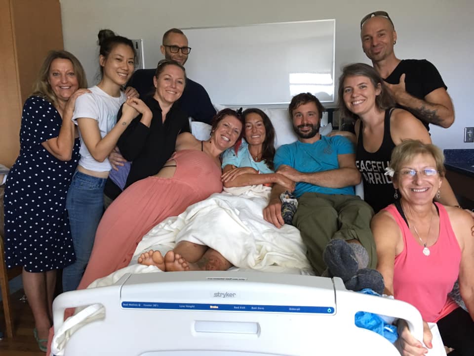 Amanda Eller (center) recovers following more than two weeks lost in the Maui wilderness 