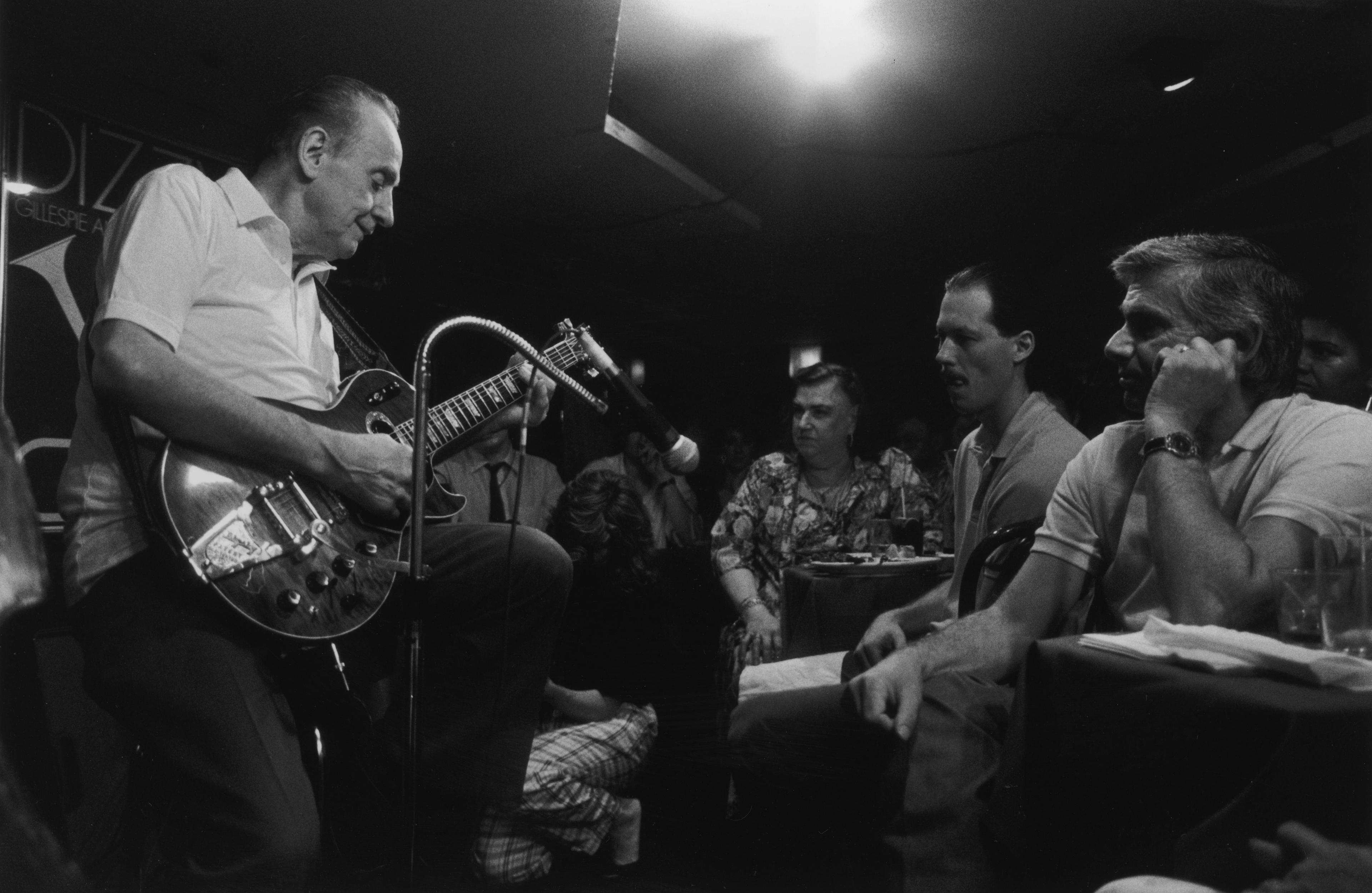 Less Paul Singer Photos of Les Paul's Life in Music