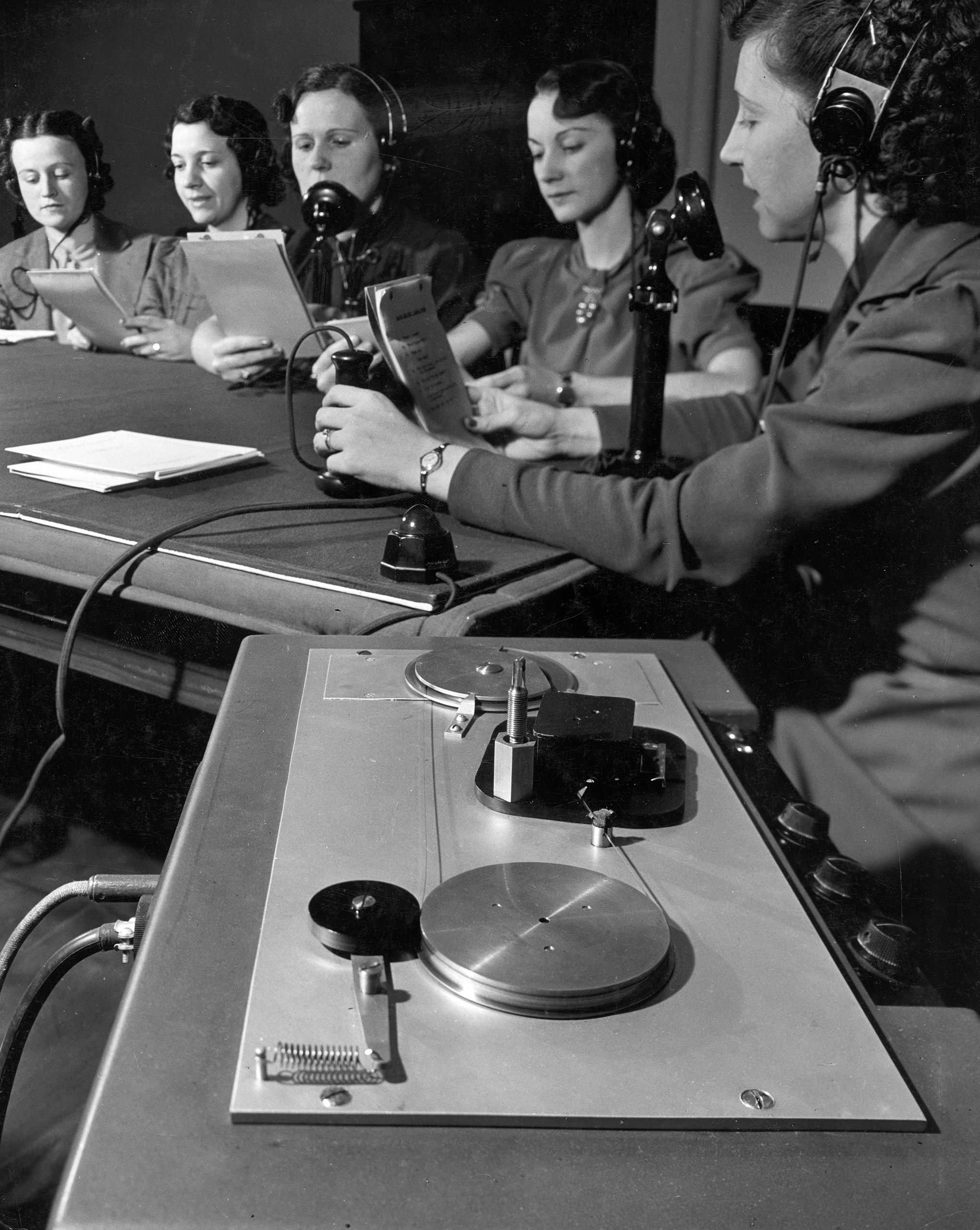 Telephone operators, 1938
