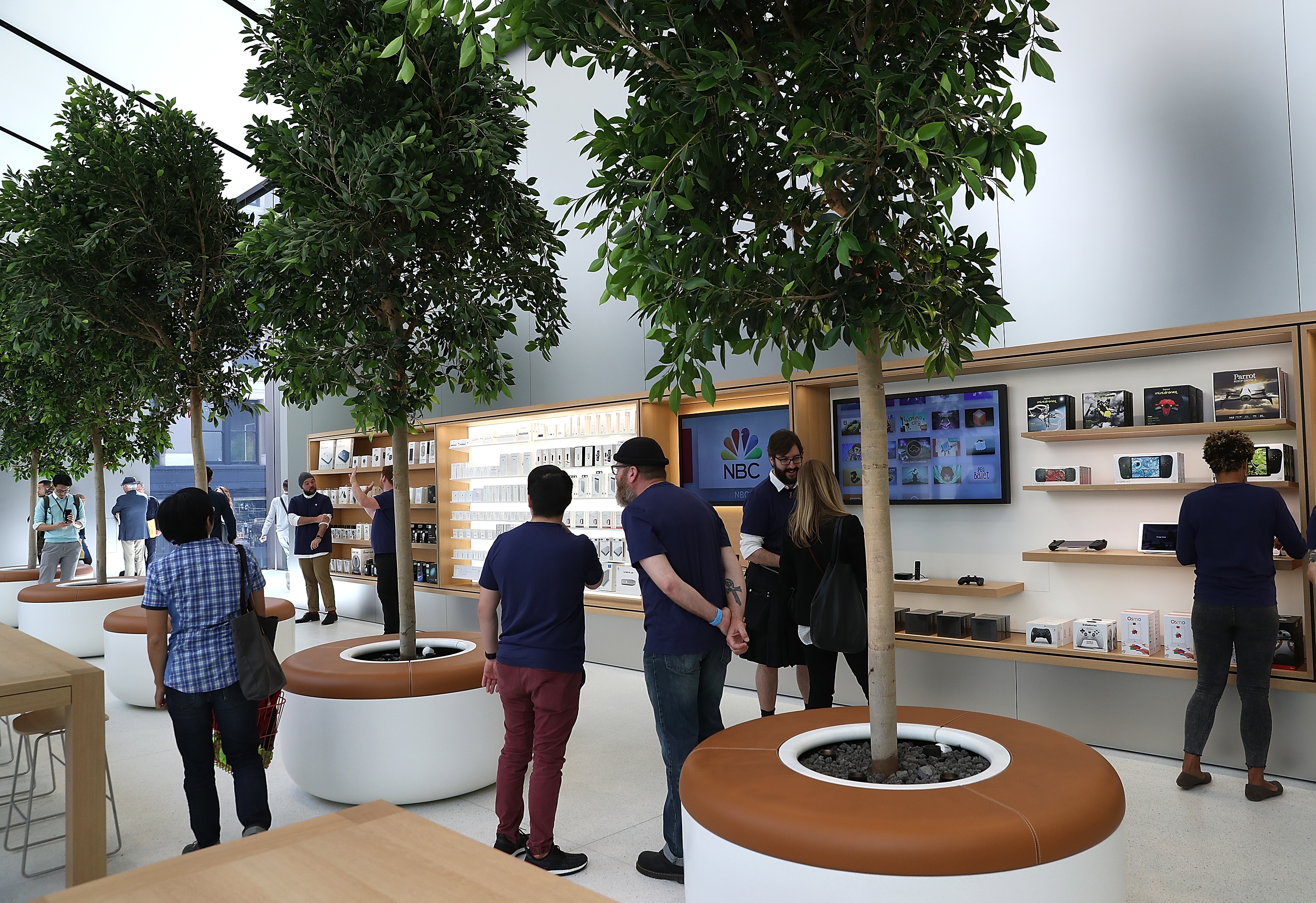 Apple Opens New Flagship Store In San Francisco