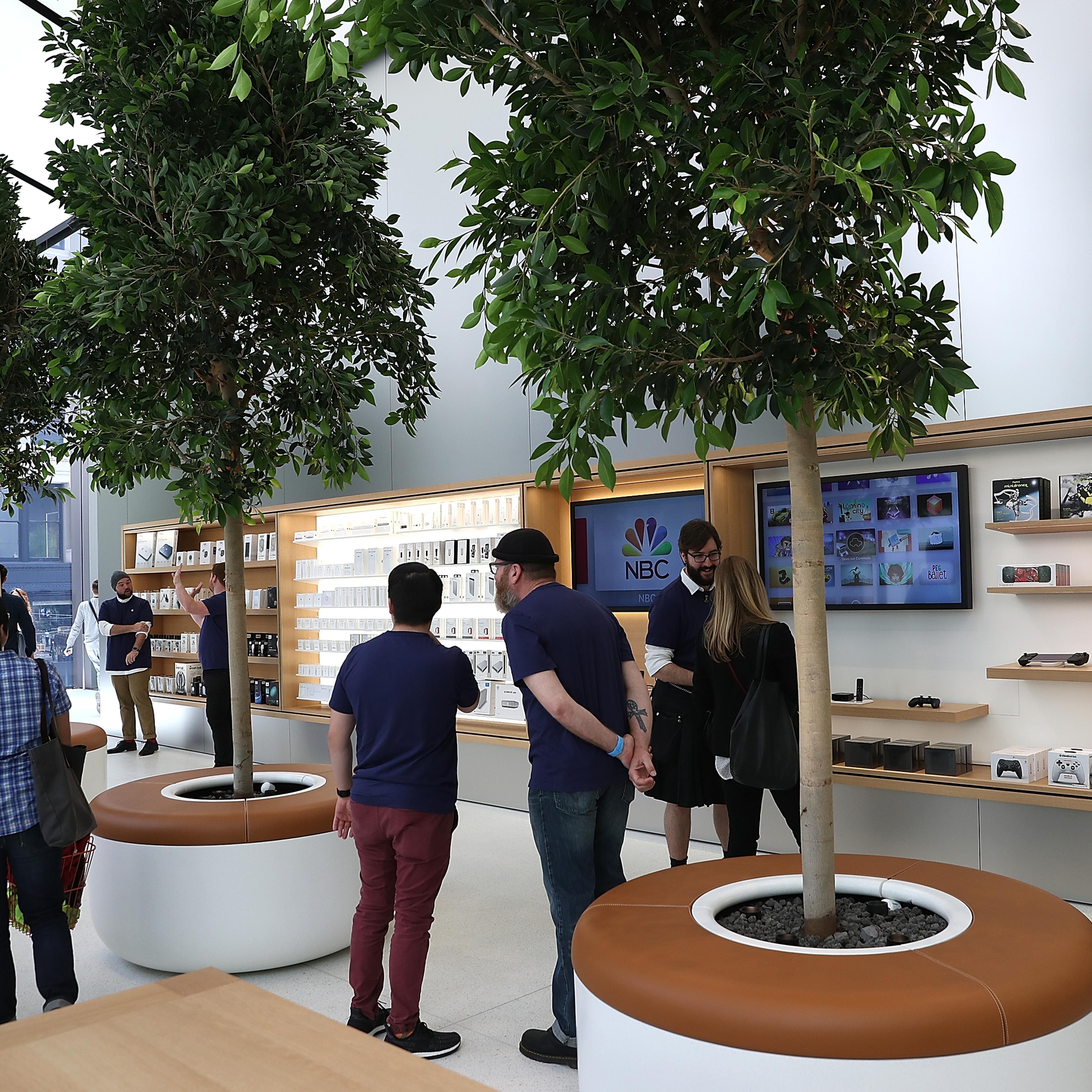 Apple Opens New Flagship Store In San Francisco