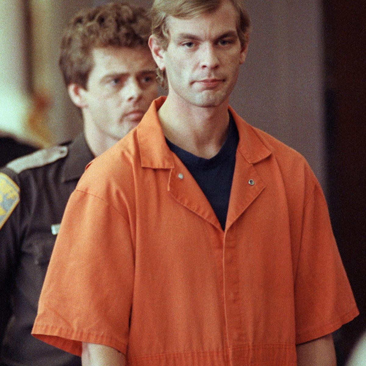 Suspected serial killer Jeffrey L. Dahmer enters t
