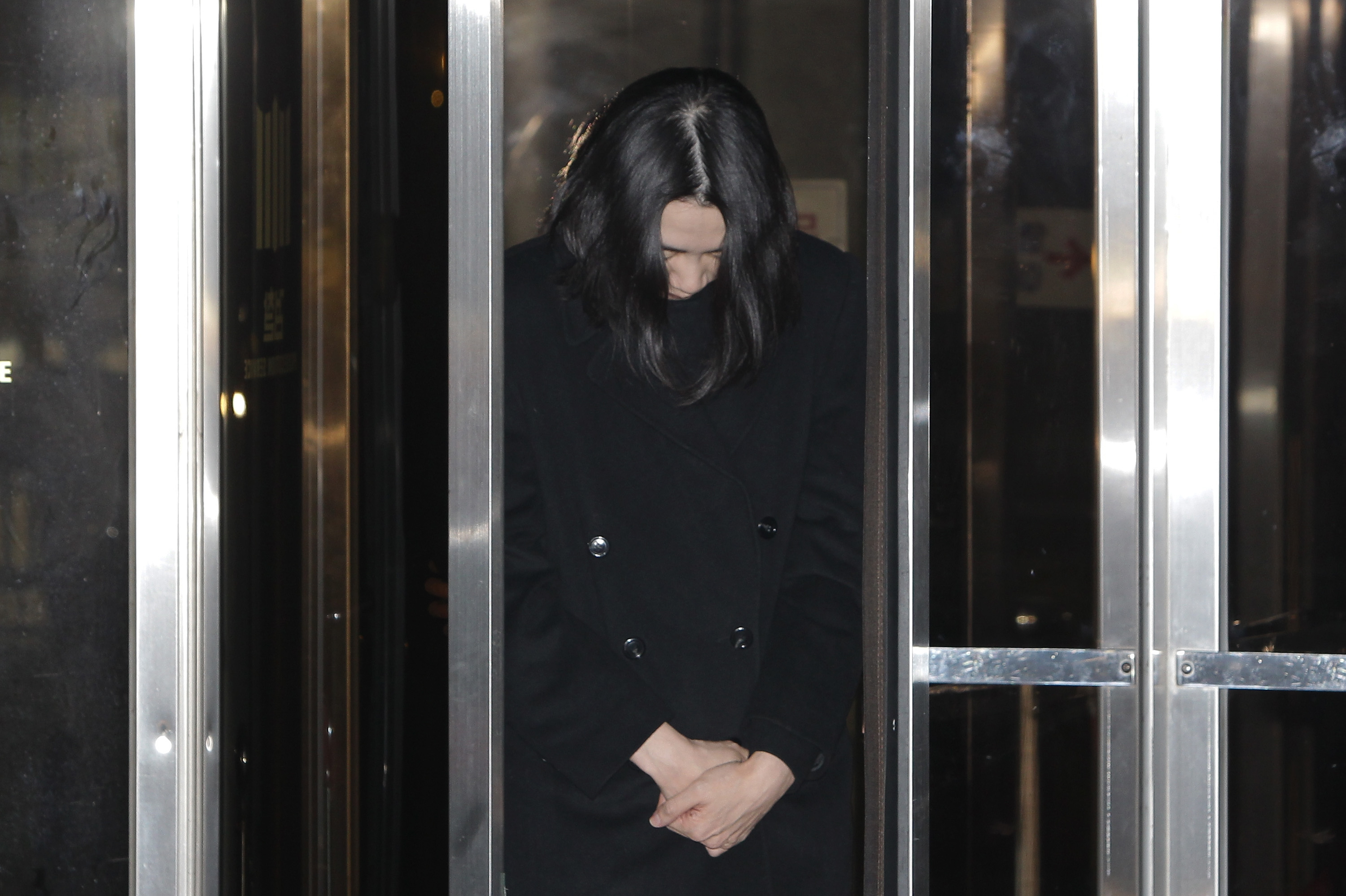 <> on December 30, 2014 in Seoul, South Korea. The Seoul court is expected to decide on December 30, 2014 whether to issue an arrest warrant for Cho, who resigned as vice president at the Korean Airline for delaying an airplane to take off over how