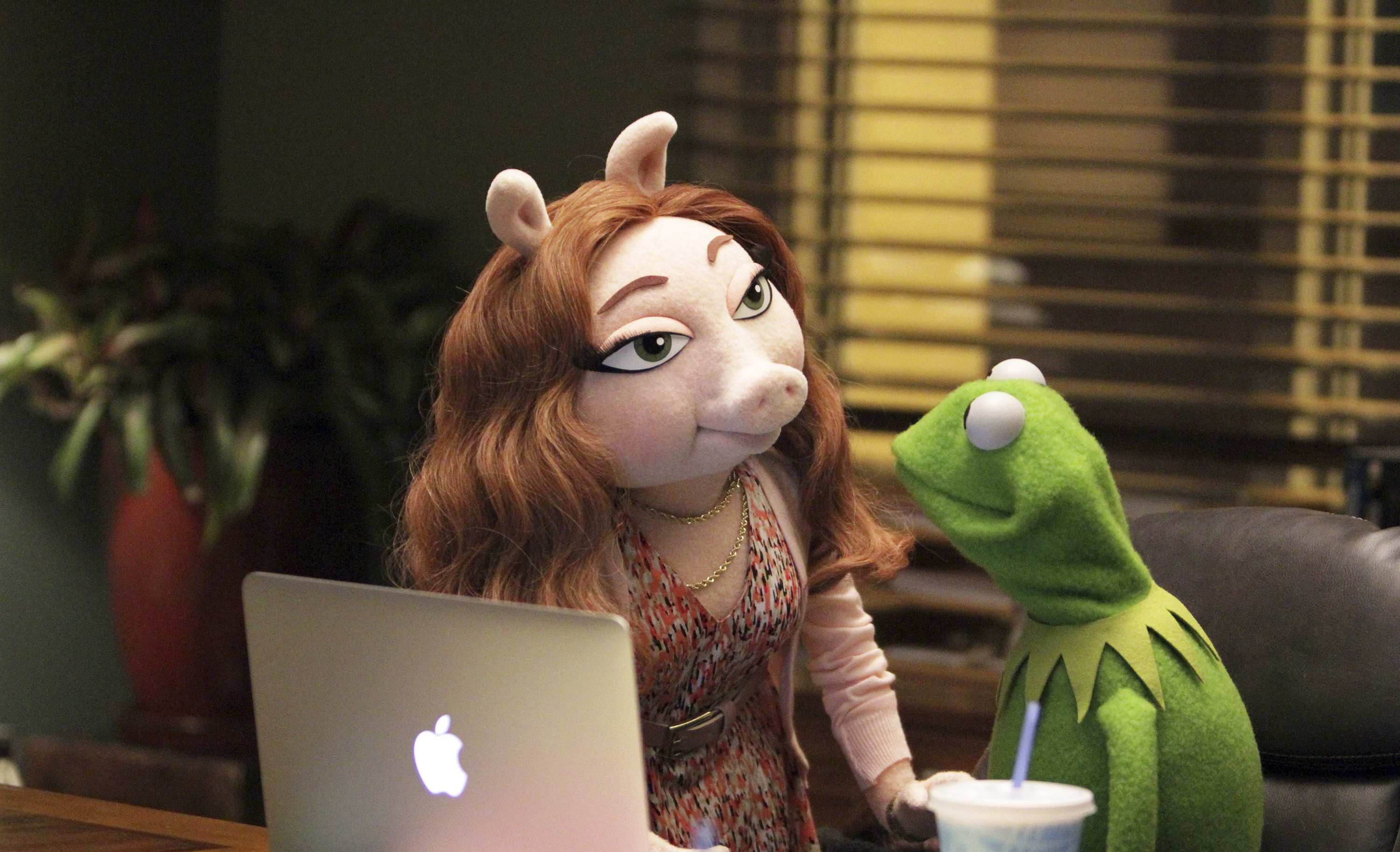 kermit frog denise pig muppets