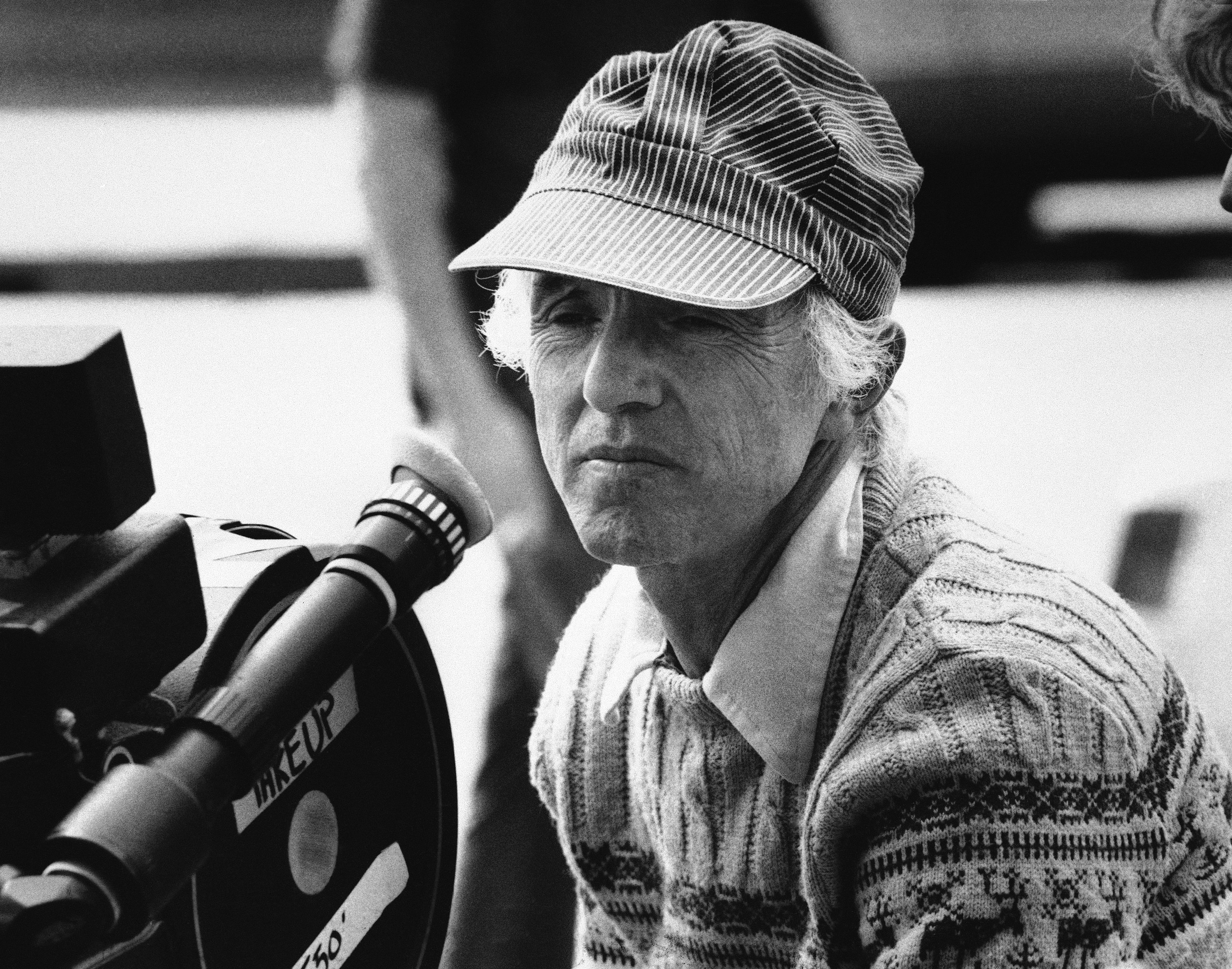 Haskell Wexler at work on Blake Edwards' The Man Who Loved Women in 1983.