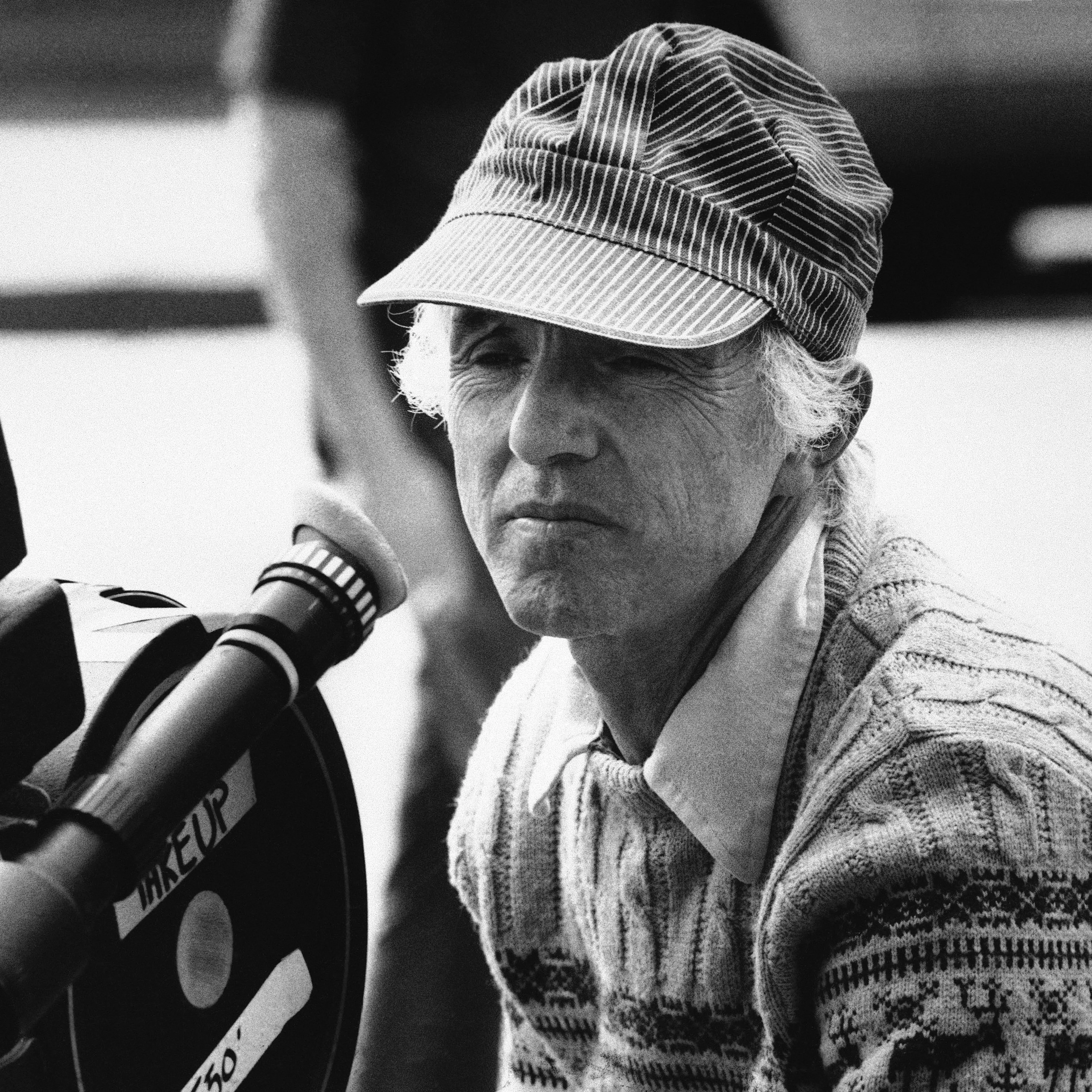 Haskell Wexler at work on Blake Edwards' The Man Who Loved Women in 1983.