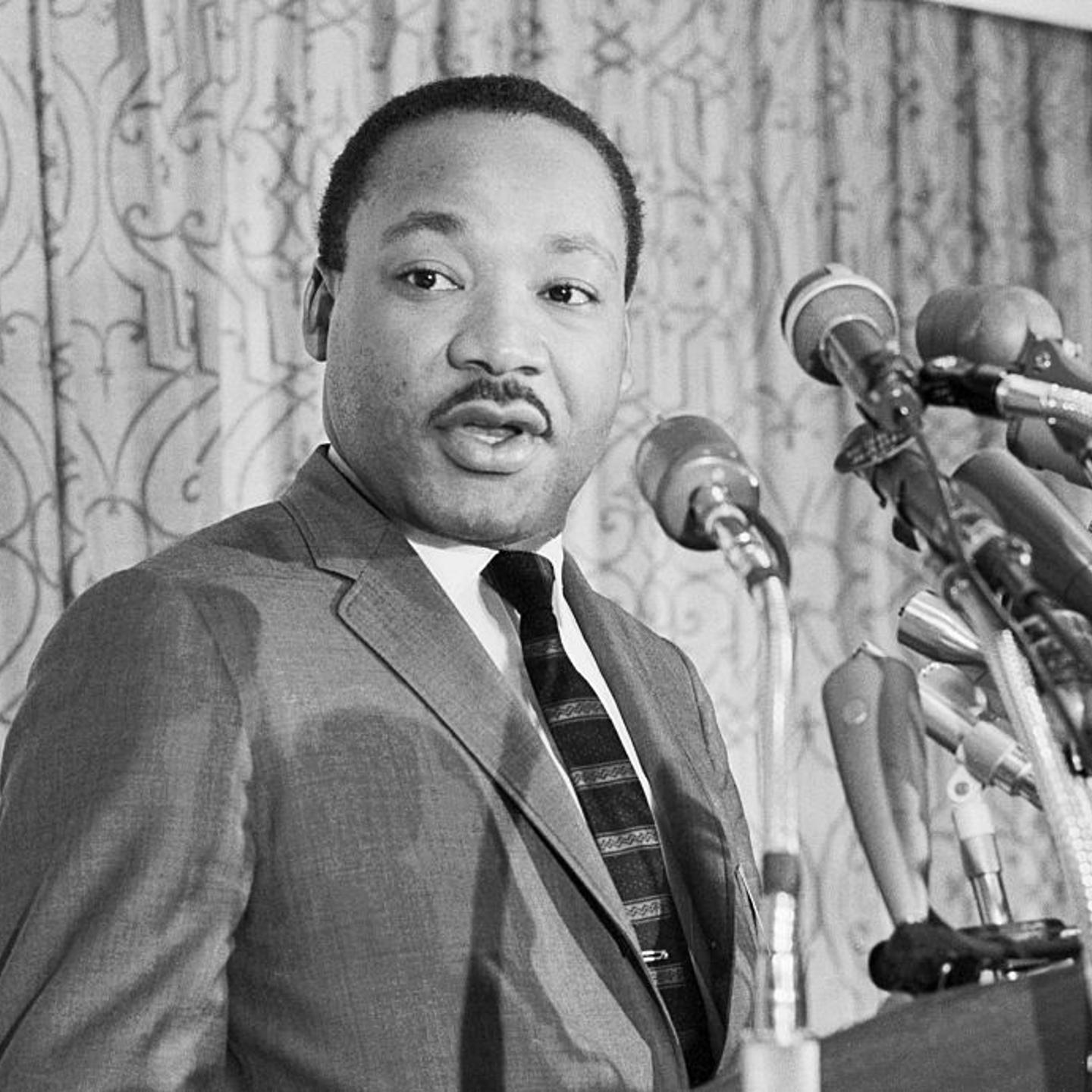 Martin Luther King Speaking in Chicago