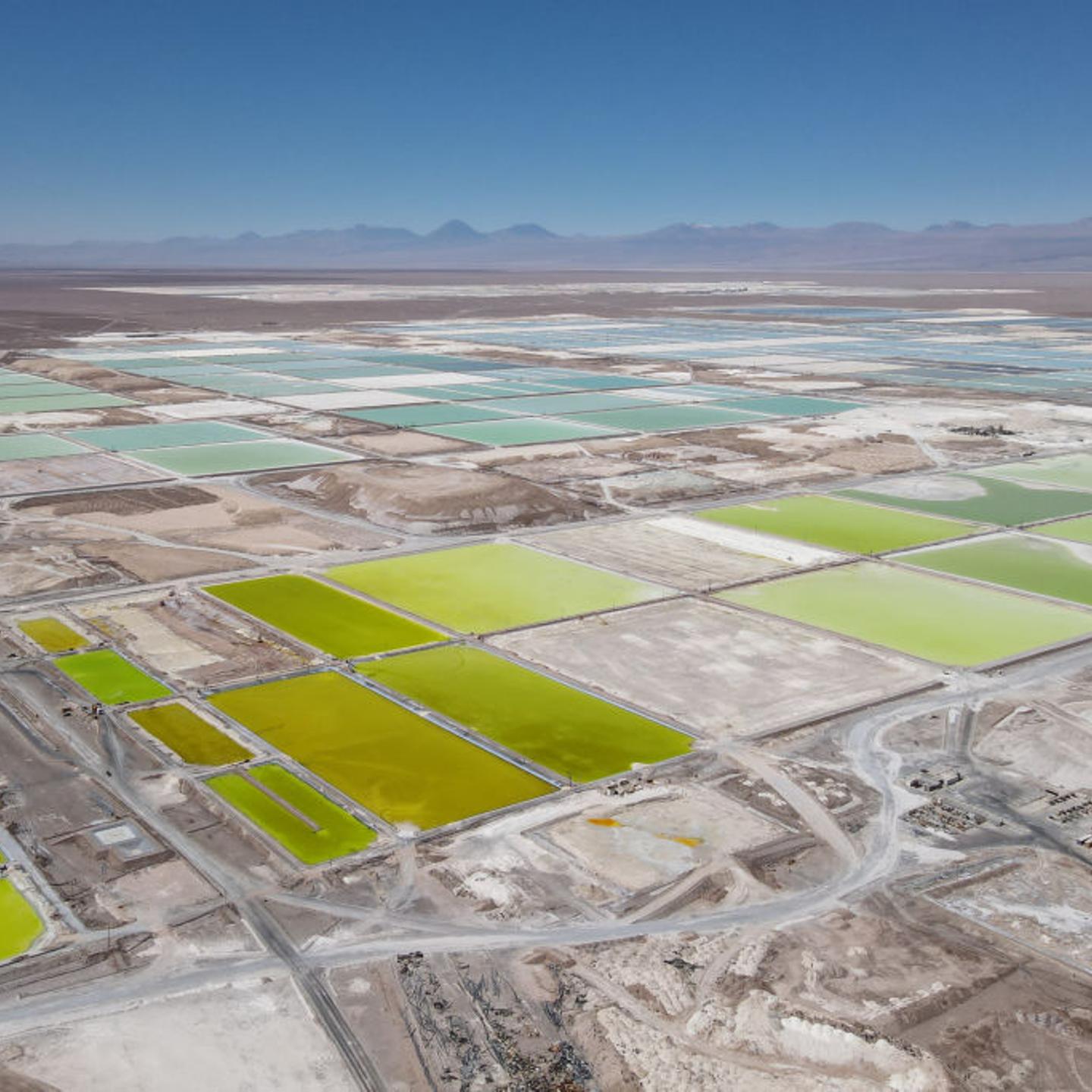 Chile extracts lithium from Atacama desert