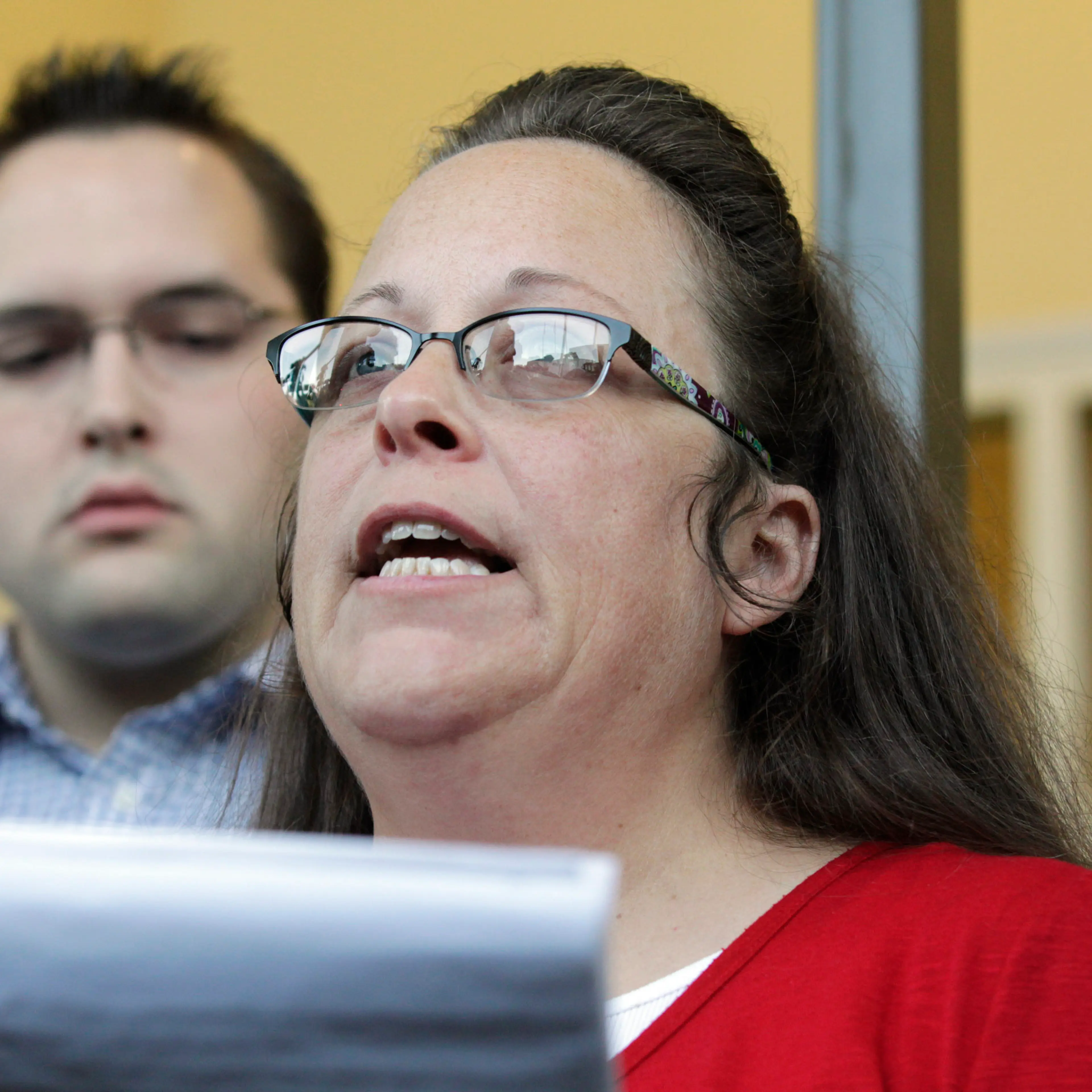 Kentucky county clerk says she won't interfere with gay-marriage licenses