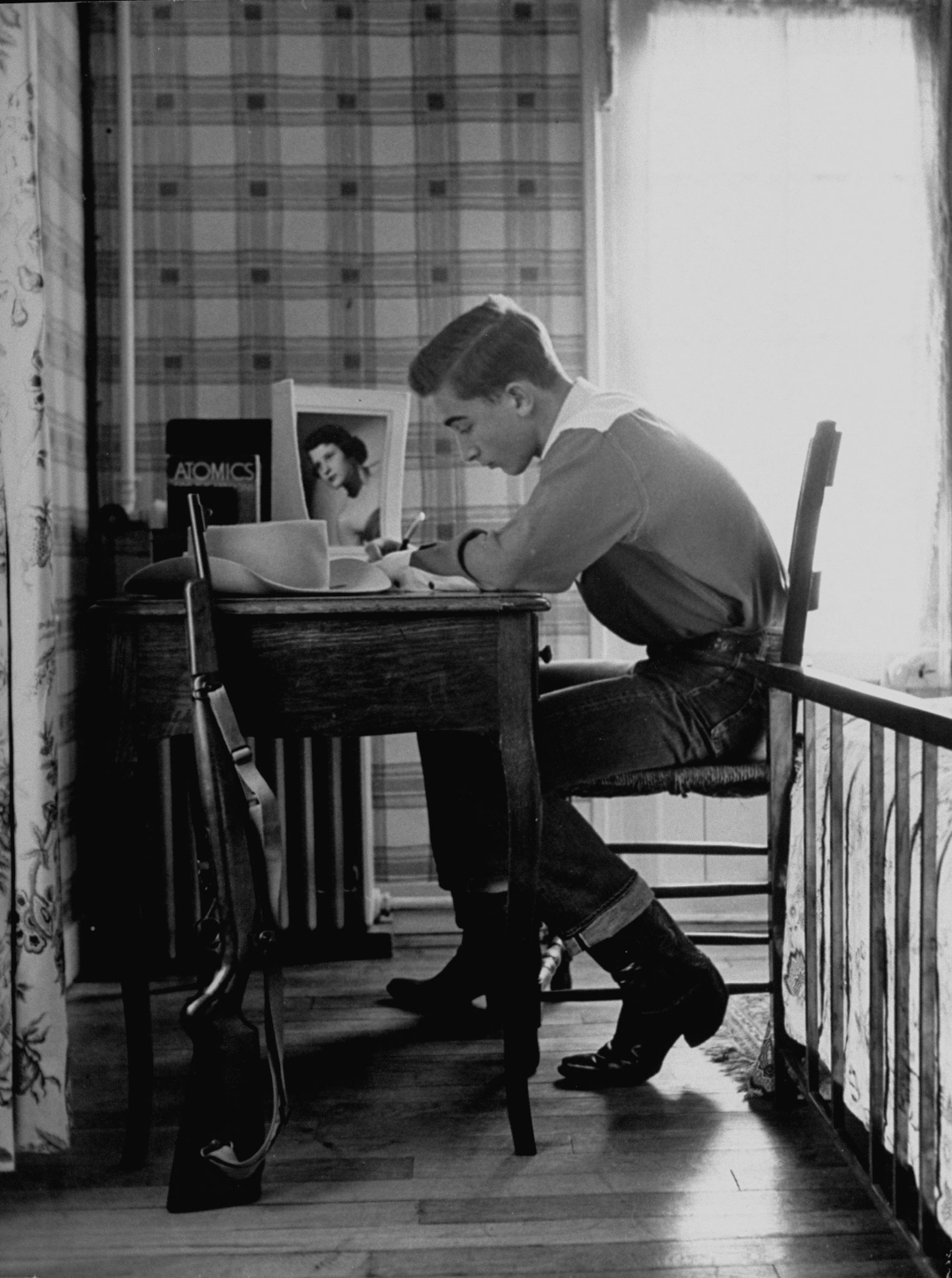 American teens in Paris 1952