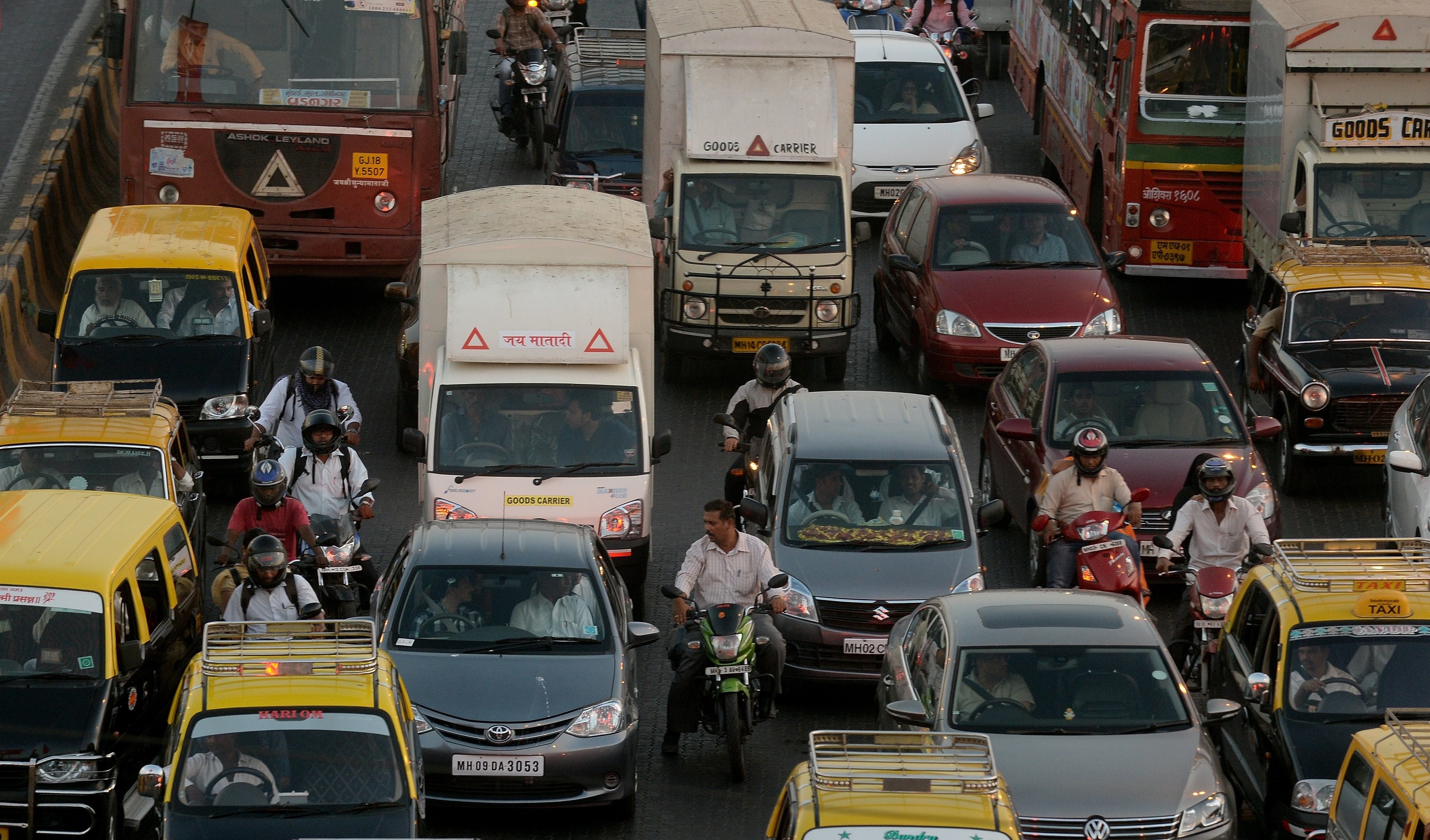 INDIA-AUTOMOBILE-CITIES-SOCIETY-HEALTH
