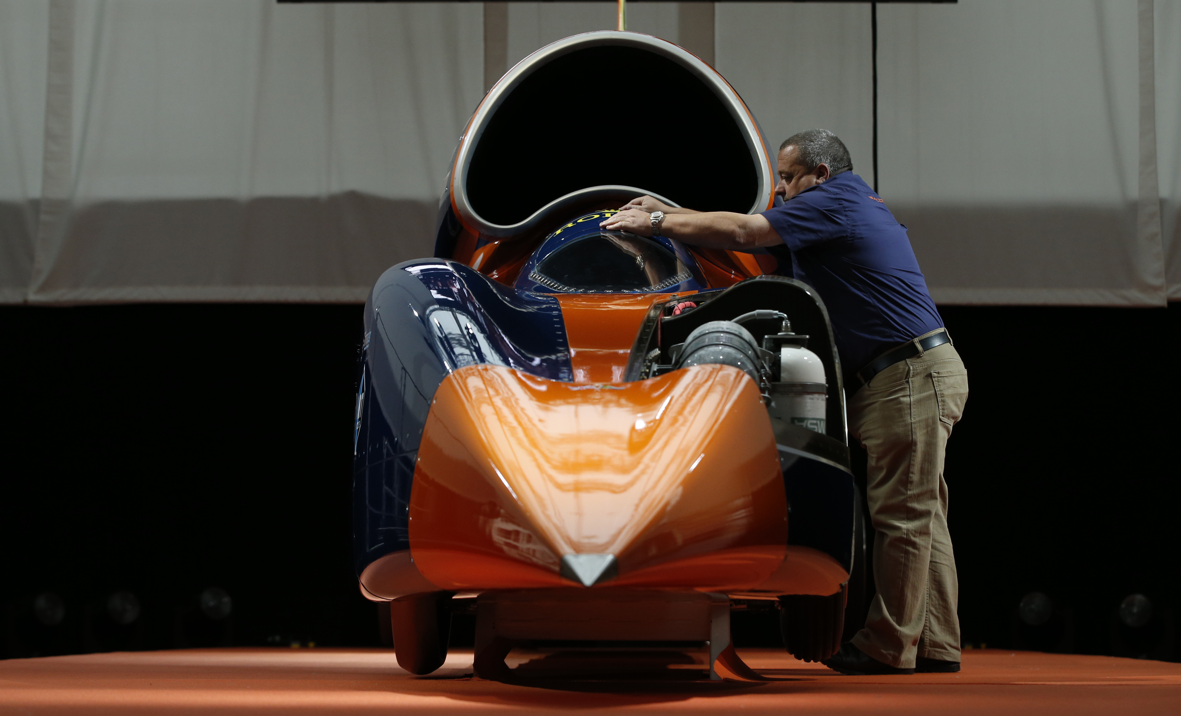 額縁 Bloodhound SSC Jet-Power Bloodhound Supersonic Car Eyes Land Speed Record