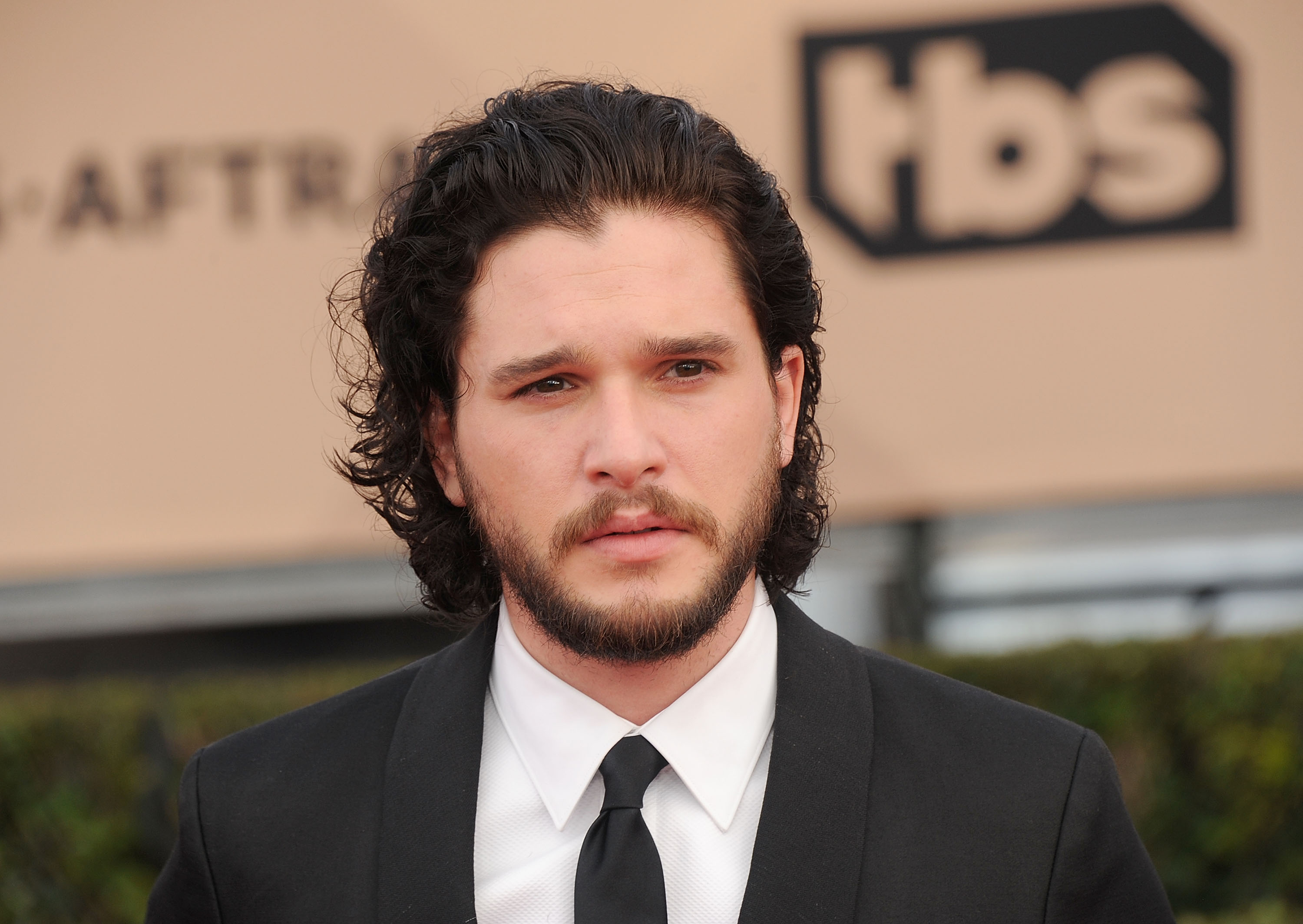 Actor Kit Harington arrives at the 22nd Annual Screen Actors Guild Awards at The Shrine Auditorium on January 30, 2016 in Los Angeles, California.
