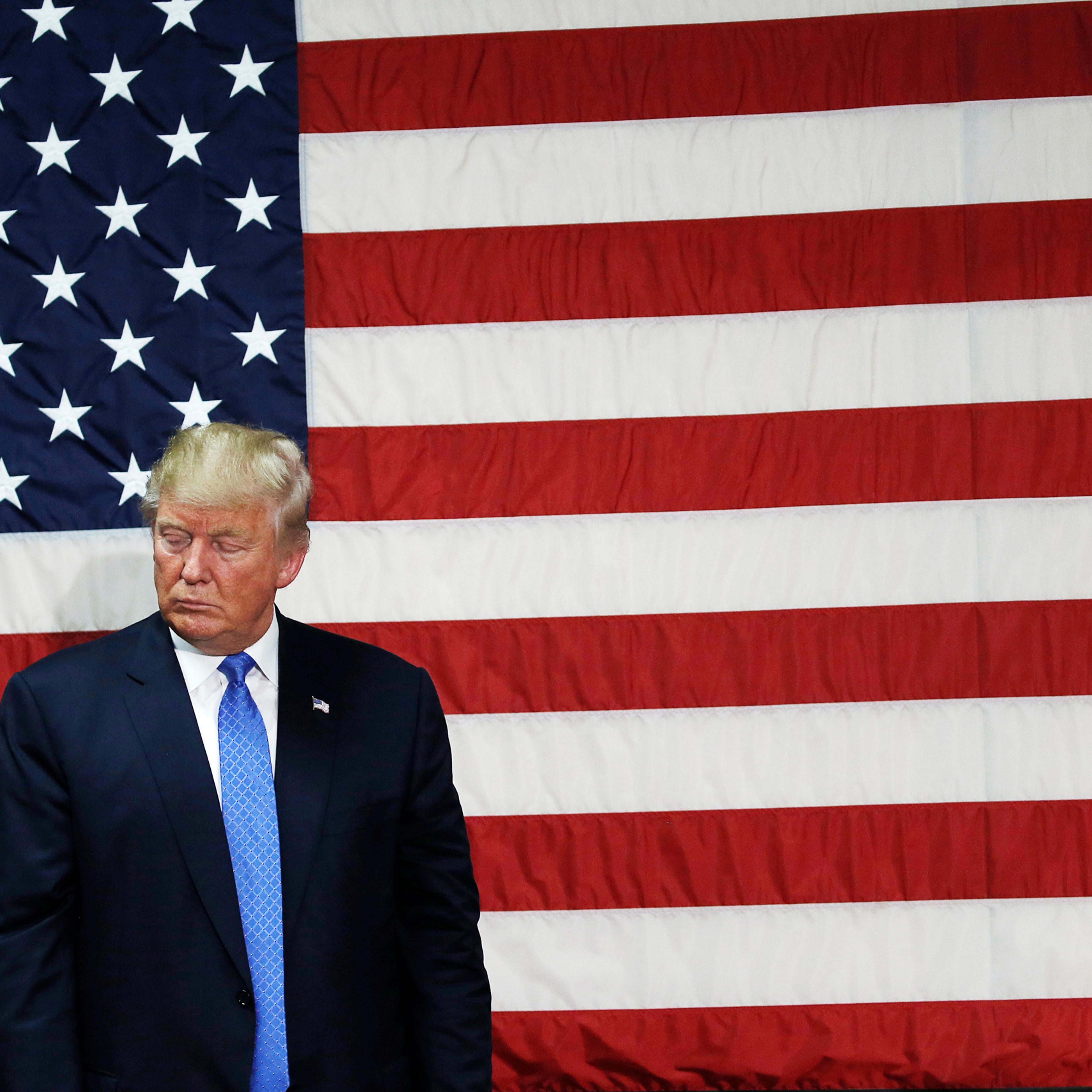 Republican presidential nominee Donald Trump pauses as he speaks at a campaign town hall event in Sandown, New Hampshire, U.S., October 6, 2016. REUTERS/Mike Segar - RTSR4I8