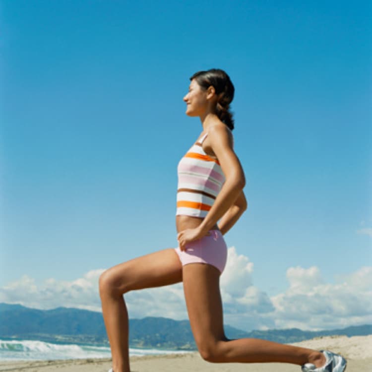 woman-lunge-exercise-beach