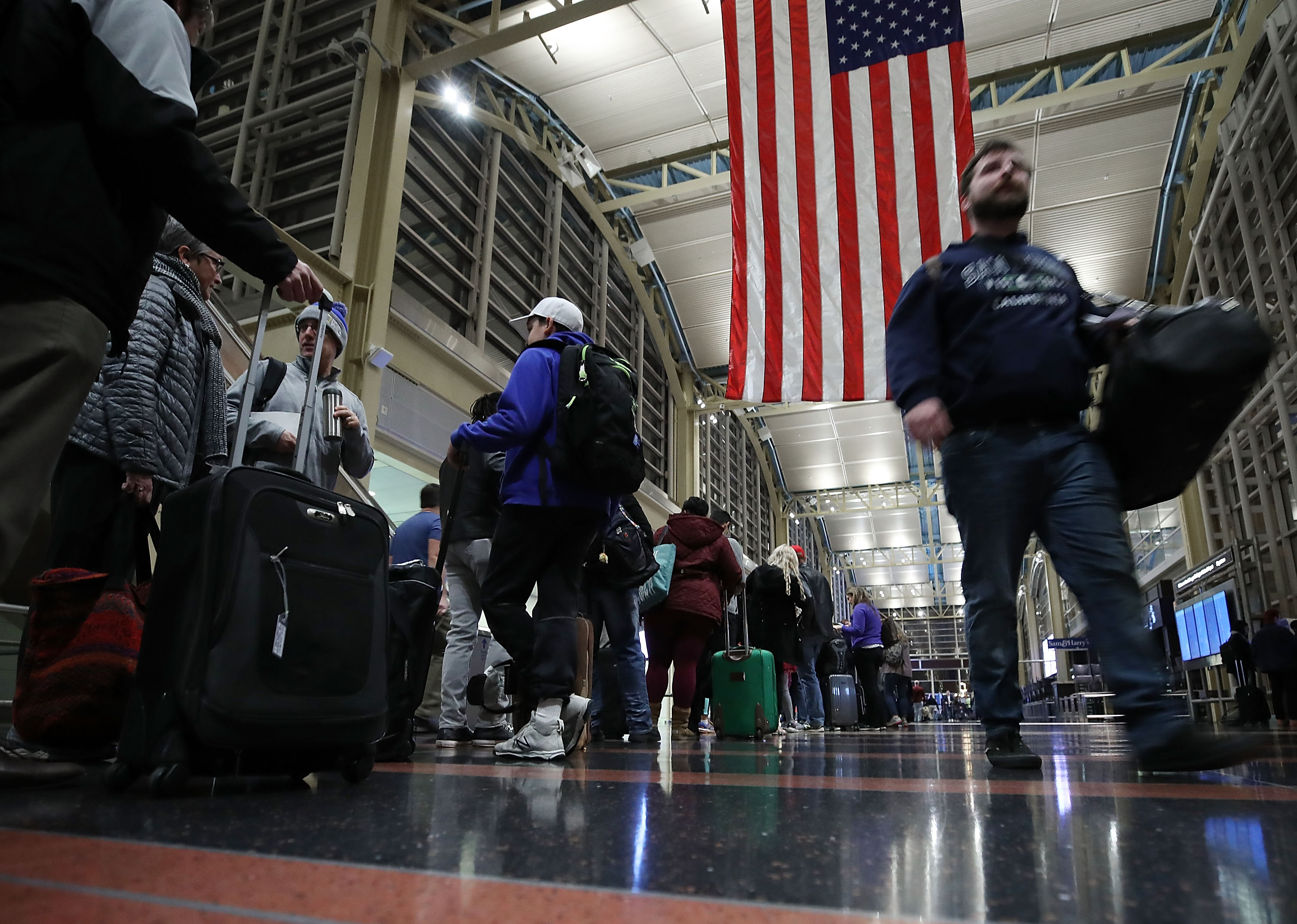 Holiday Travel Ahead Of Thanksgiving Clogs Airports And Highways