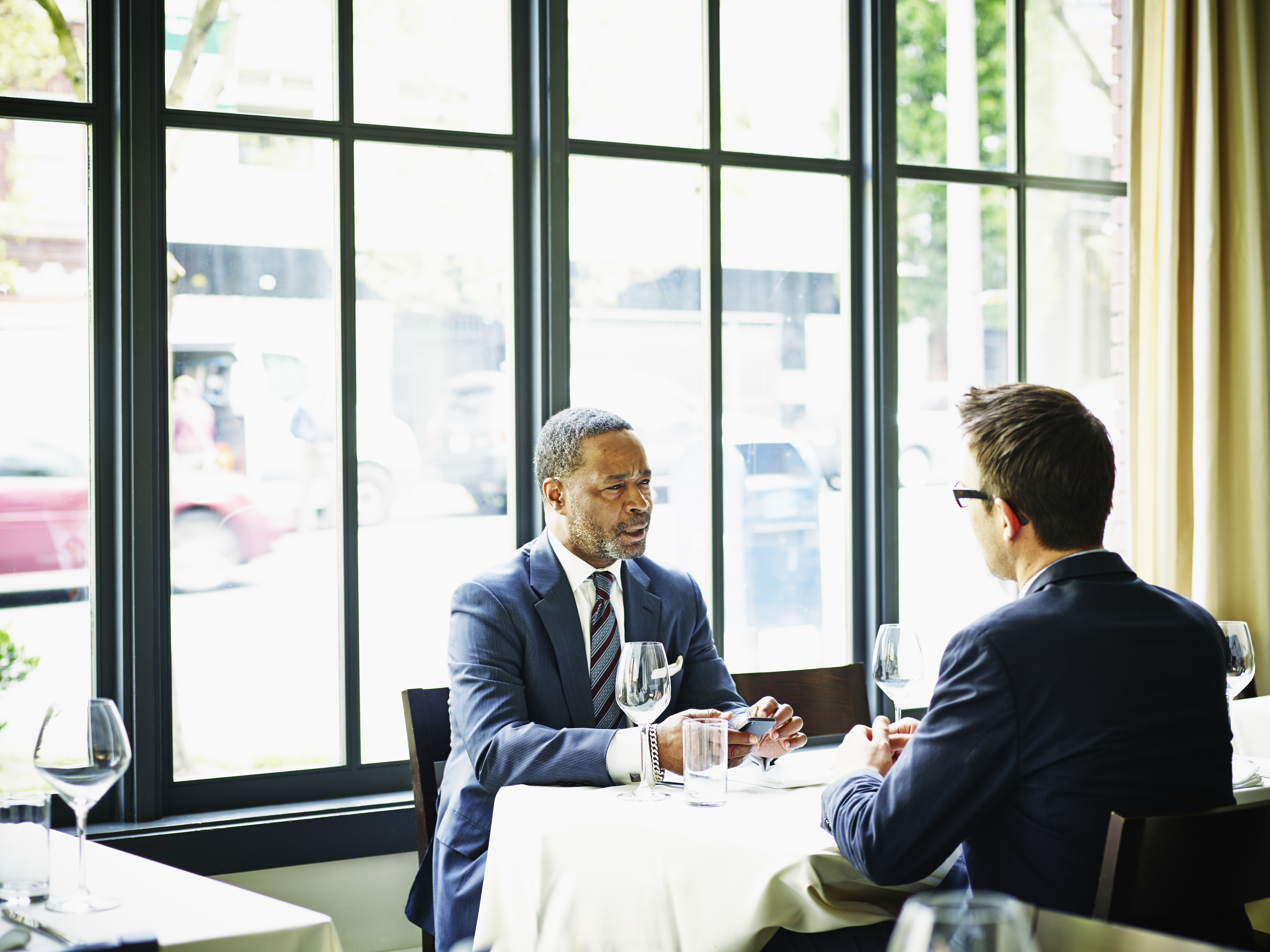 business-people-restaurant-talking