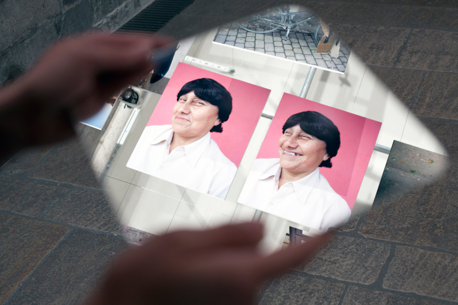 At Anouk Kruithof's "Untitled(I’ve taken too many photos /I’ve never taken a photo)" at Hyères 2012, visitors use mirrors to view, frame and navigate the exhibition.