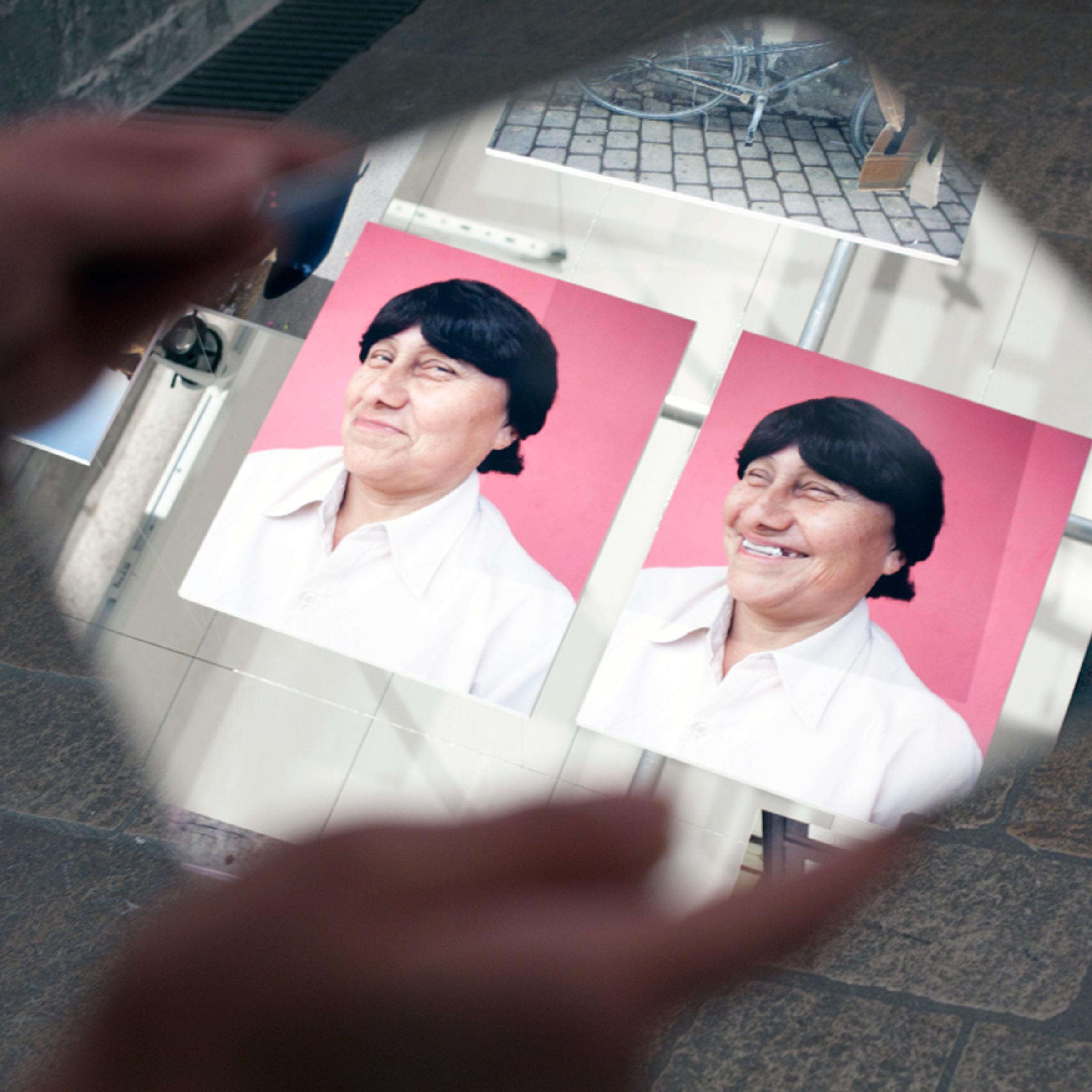 At Anouk Kruithof's "Untitled(I’ve taken too many photos /I’ve never taken a photo)" at Hyères 2012, visitors use mirrors to view, frame and navigate the exhibition.