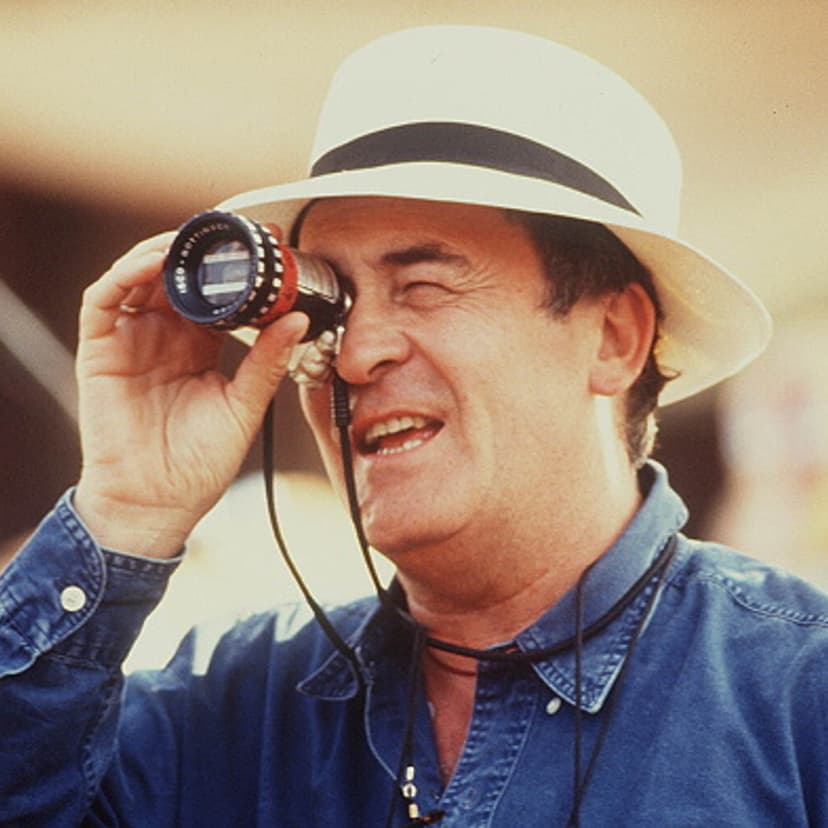 (GERMANY OUT) Bertolucci, Bernardo *16.03.1940-, Regisseur, Italien, - Portrait, bei Dreharbeiten zu dem Film 'Little, Buddha' , - 1993 (Photo by Siemoneit/ullstein bild via Getty Images)