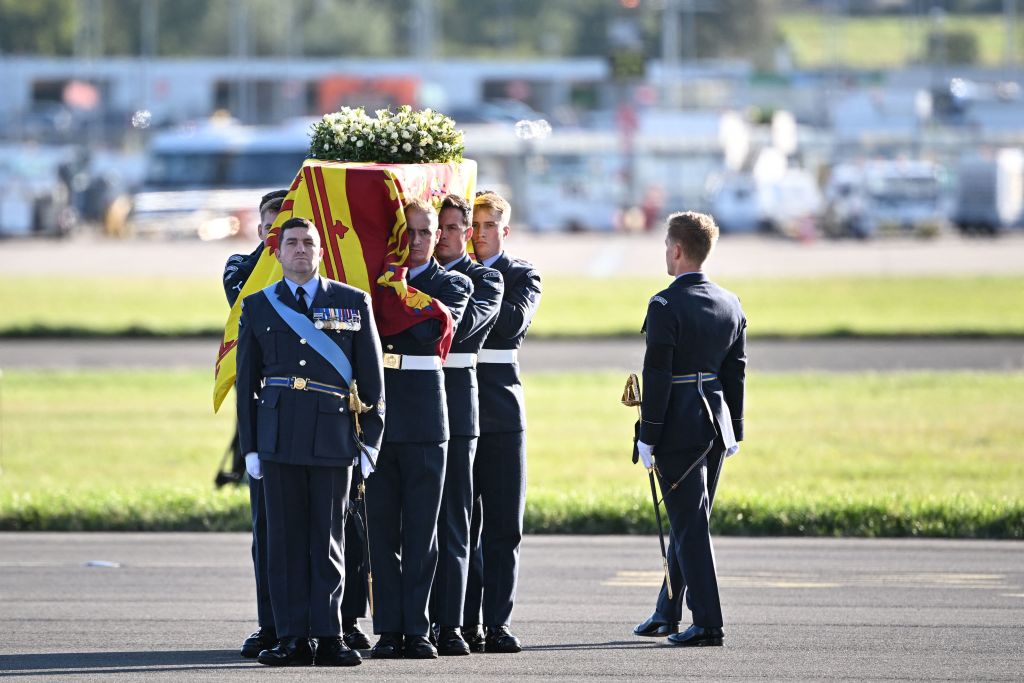 TOPSHOT-BRITAIN-ROYALS-QUEEN-DEATH
