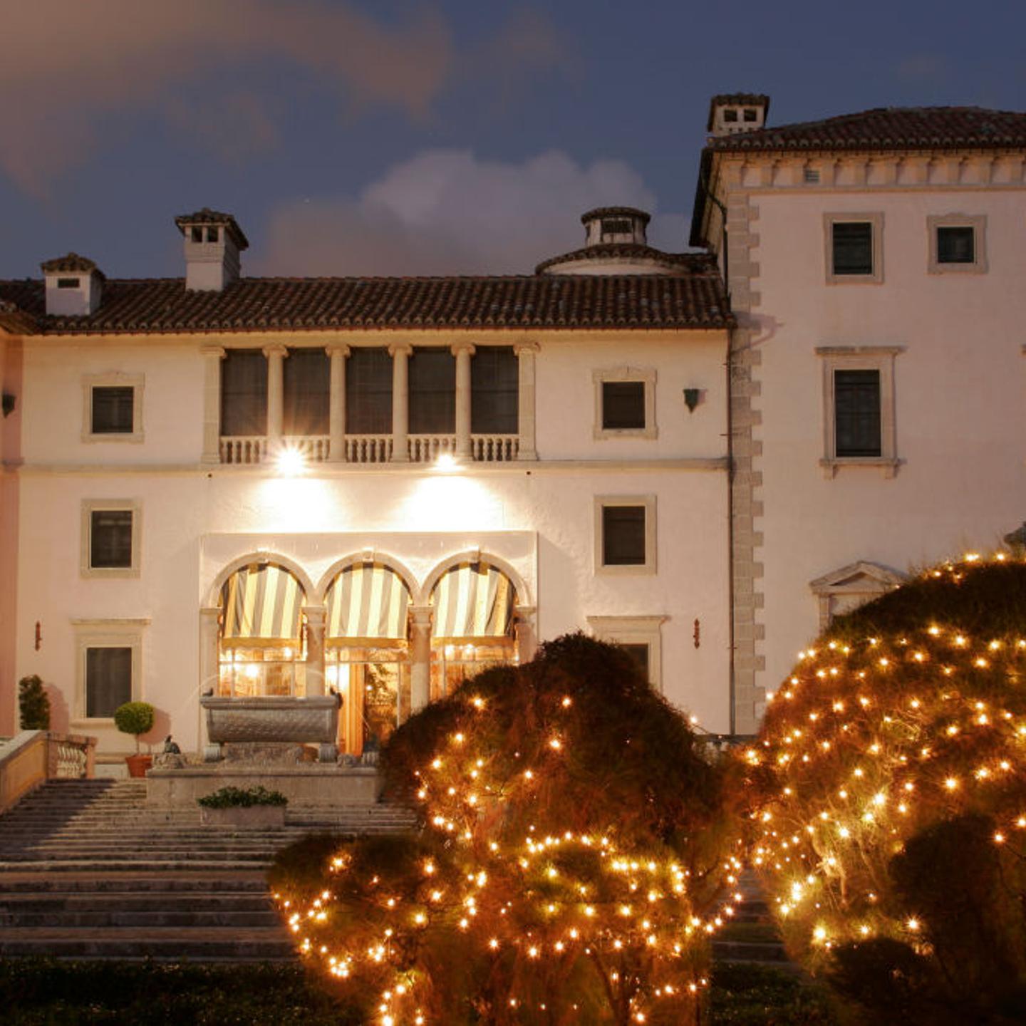 Miami, Vizcaya Museum and Gardens at night