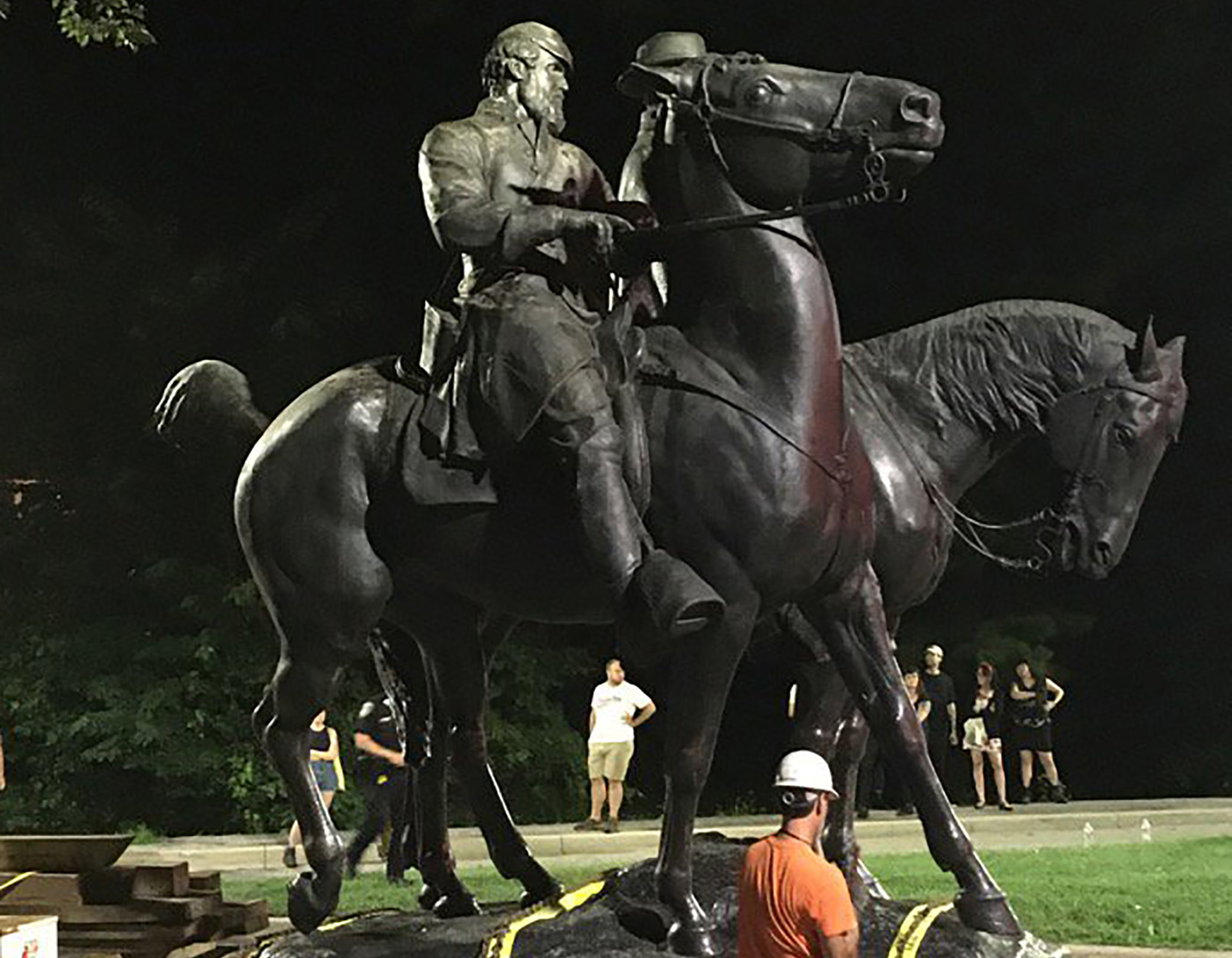 TOPSHOT-US-POLITICS-STATUES-RACISM-BALTIMORE