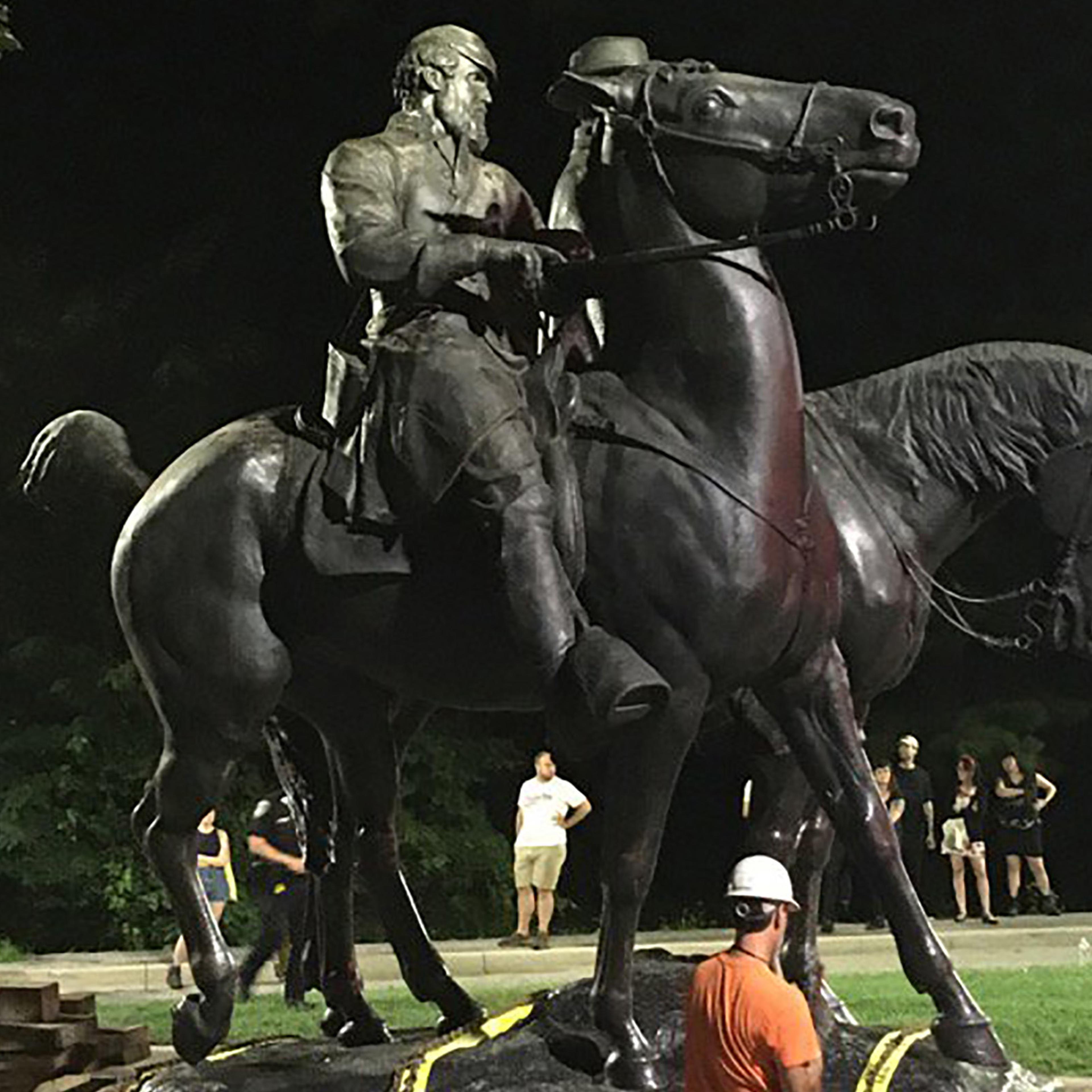 TOPSHOT-US-POLITICS-STATUES-RACISM-BALTIMORE