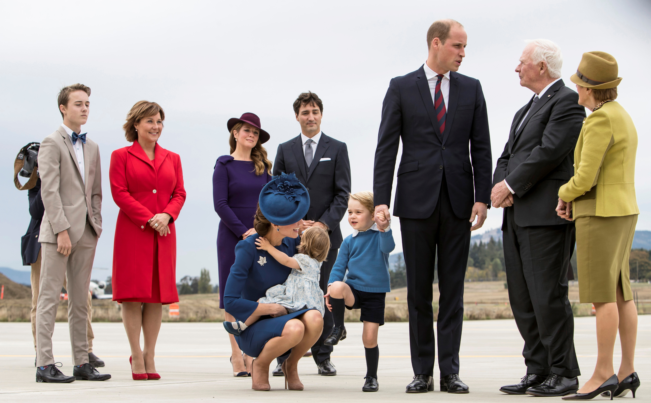 Britain's Prince William, Catherine, Duchess of Cambridge, Prince George and Princess Charlotte arrive at the Victoria International Airport for the start of their eight day royal tour to Canada in Victoria, British Columbia, Canada, September 24, 2016. 