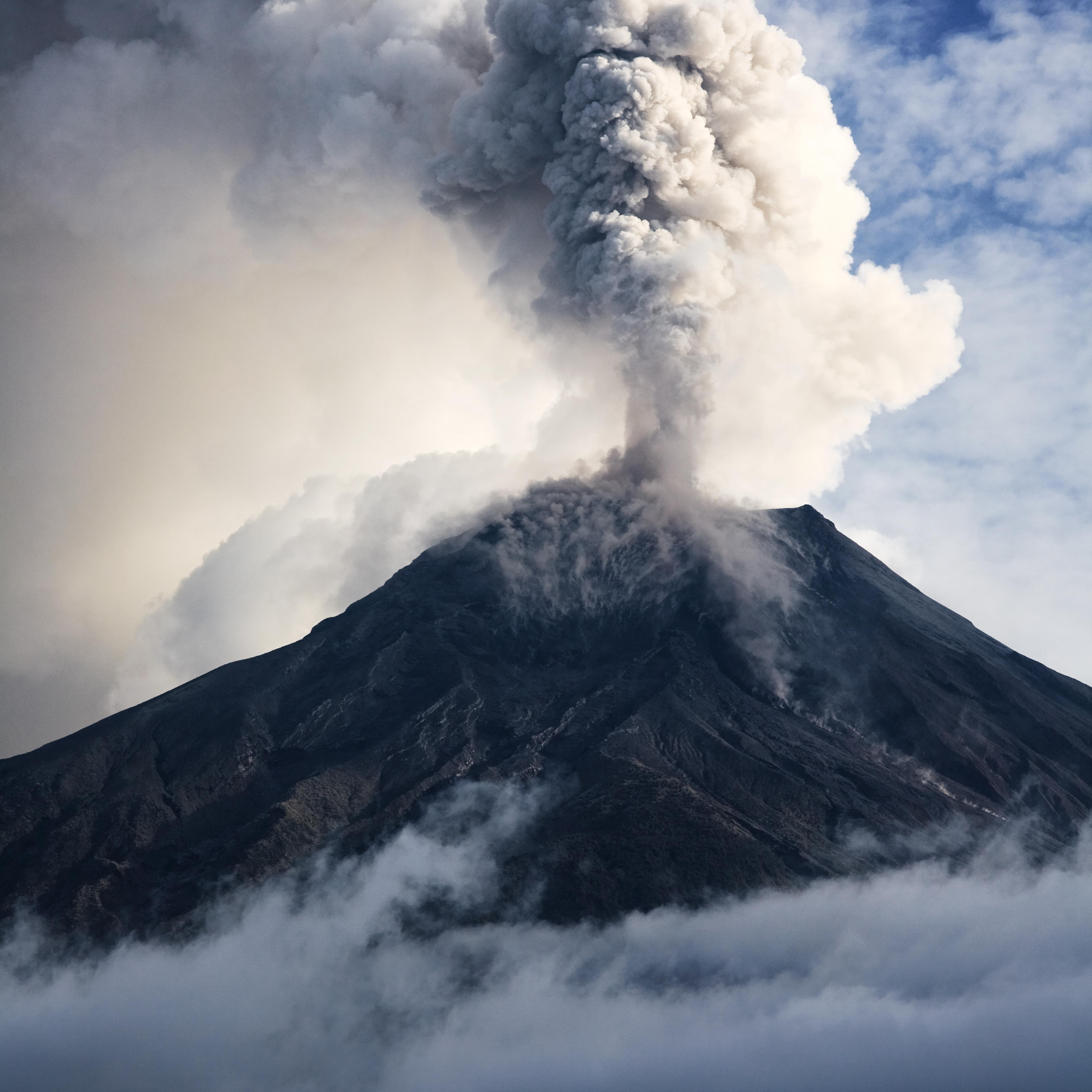 dinosaur volcano