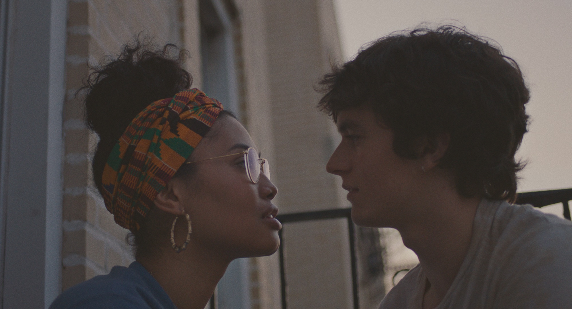 Leyna Bloom as Wye and Fionn Whitehead as Paul in the drama PORT AUTHORITY, a Momentum Pictures release