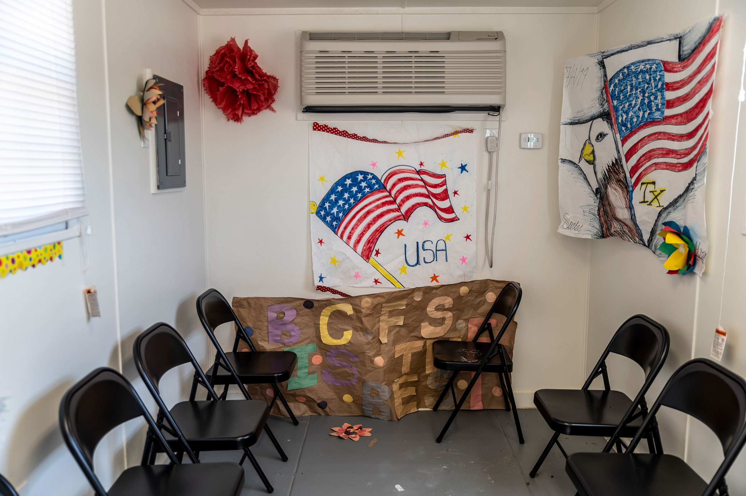 Facility opens to welcome migrant children