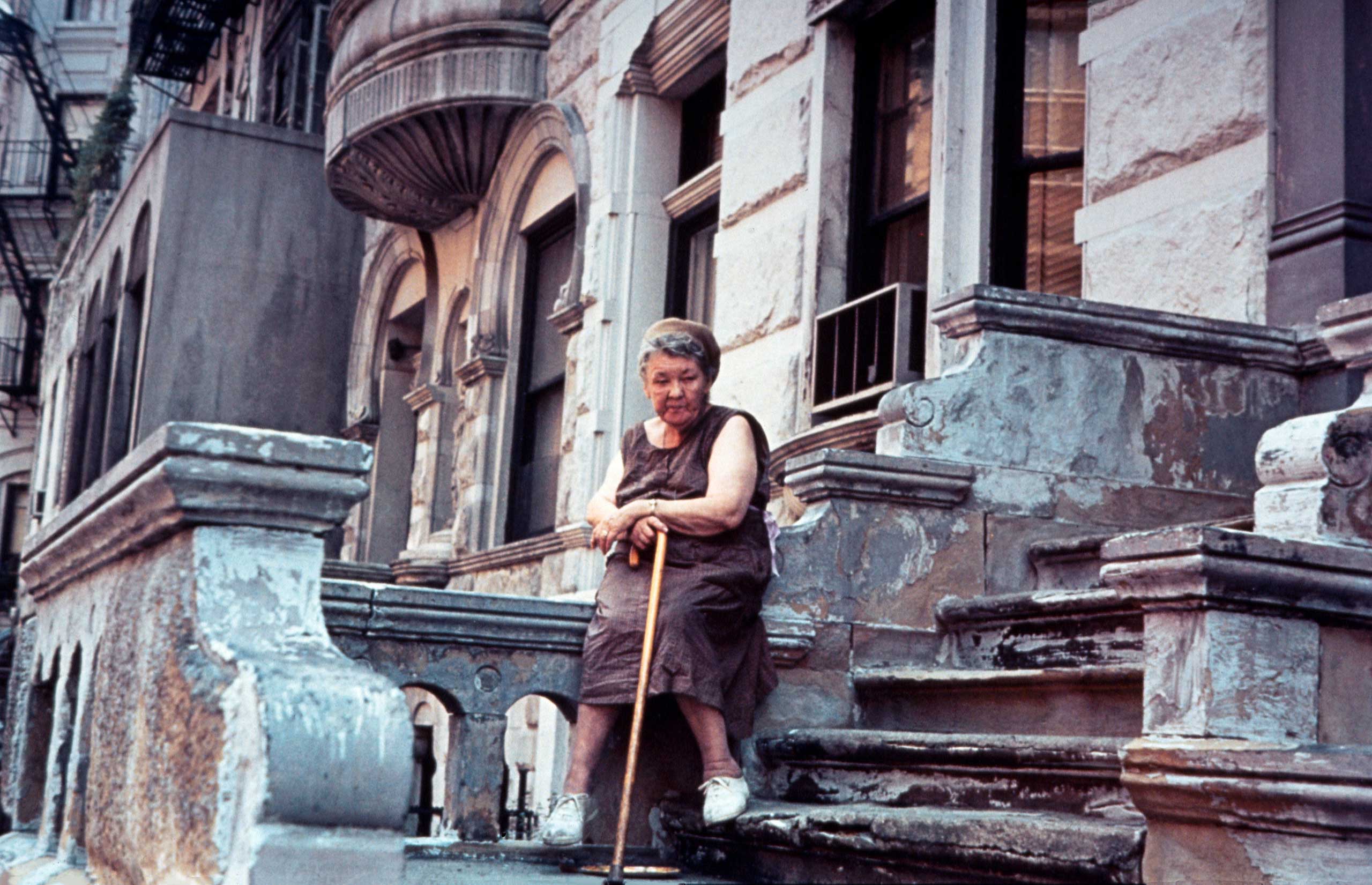 Helen Levitt: In the Street, The Museum of Fine Arts, Texas: Sept. 13 - Jan. 2, 2017  (Caption: New York, 1971)