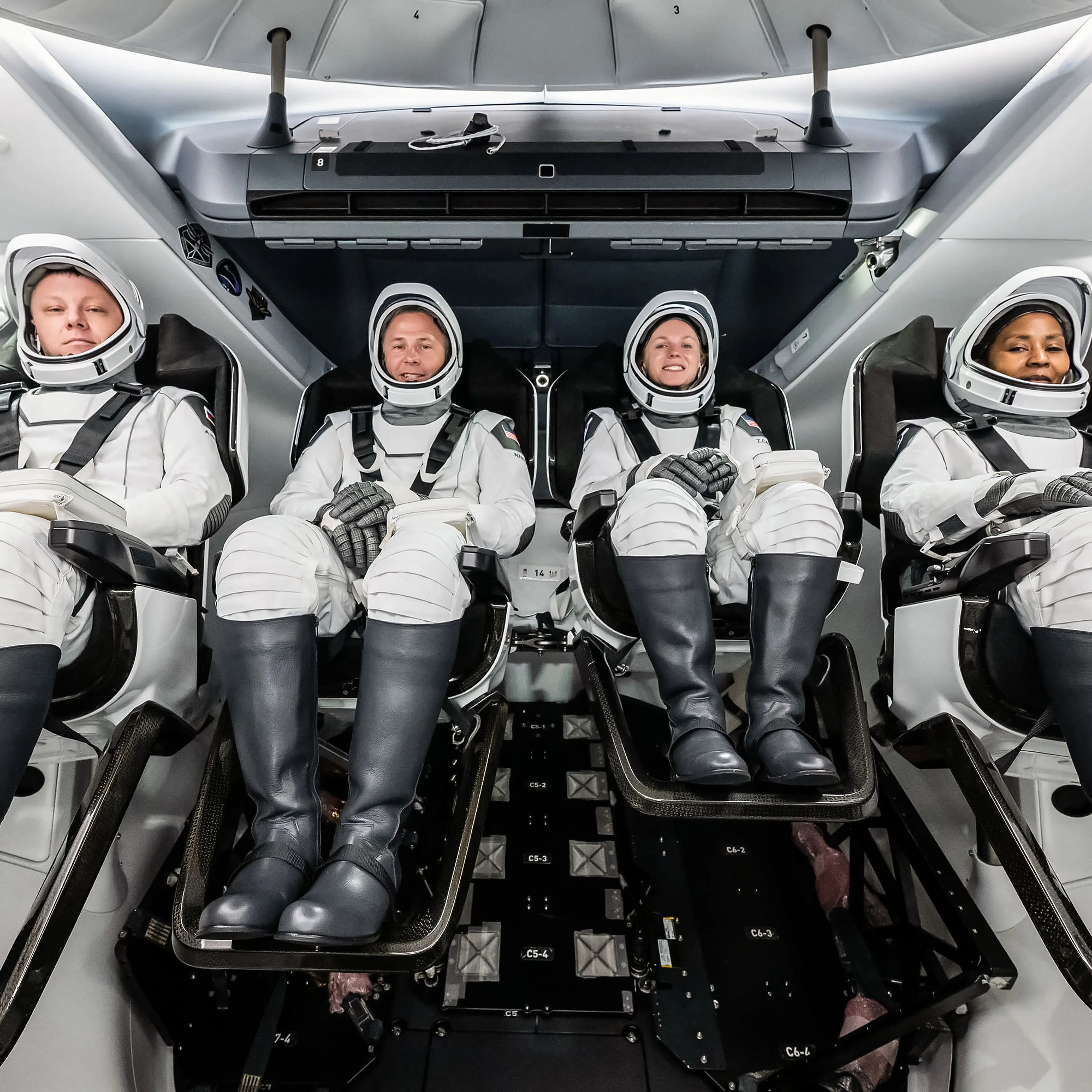 jsc2024e052322 - The crew of NASA’s SpaceX Crew-9 mission to the International Space Station poses for a photo during a crew equipment interface test (CEIT), which plays an important role in familiarizing crew members with the interior of the Dragon