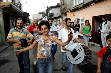 Constantinople's Gypsies Not Welcome in Istanbul
