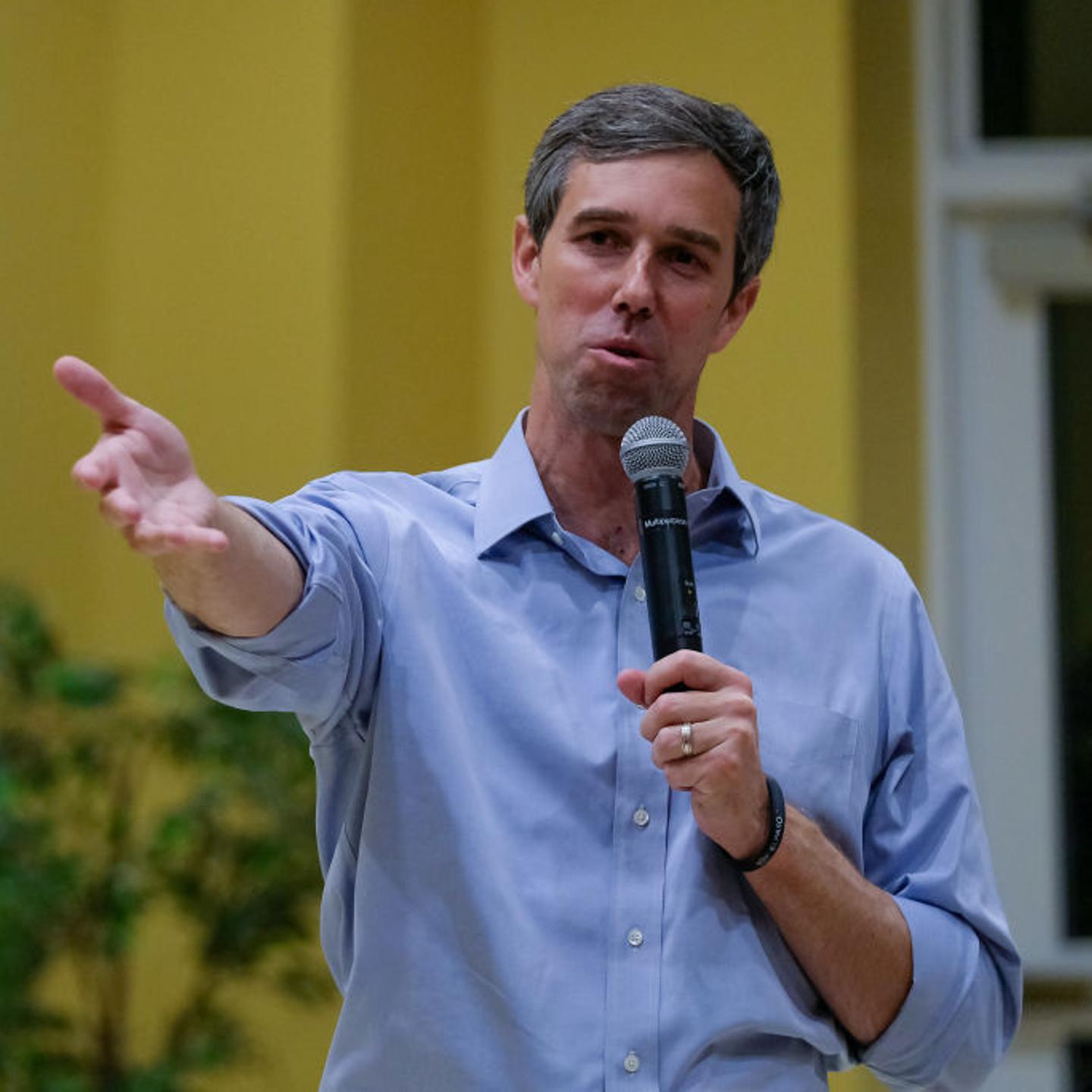 Presidential candidate Beto O'Rourke discusses gun violence